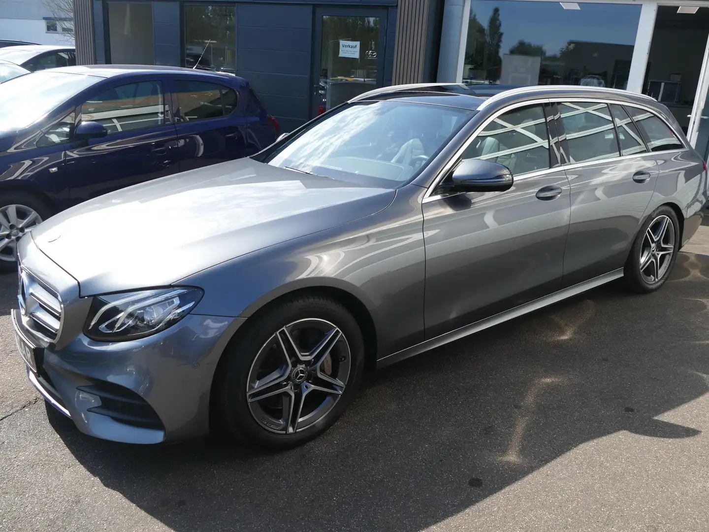 Mercedes-Benz E 350 d T 9G-TRONIC AMG Line Leder Navi Panoramadach Grau - 1