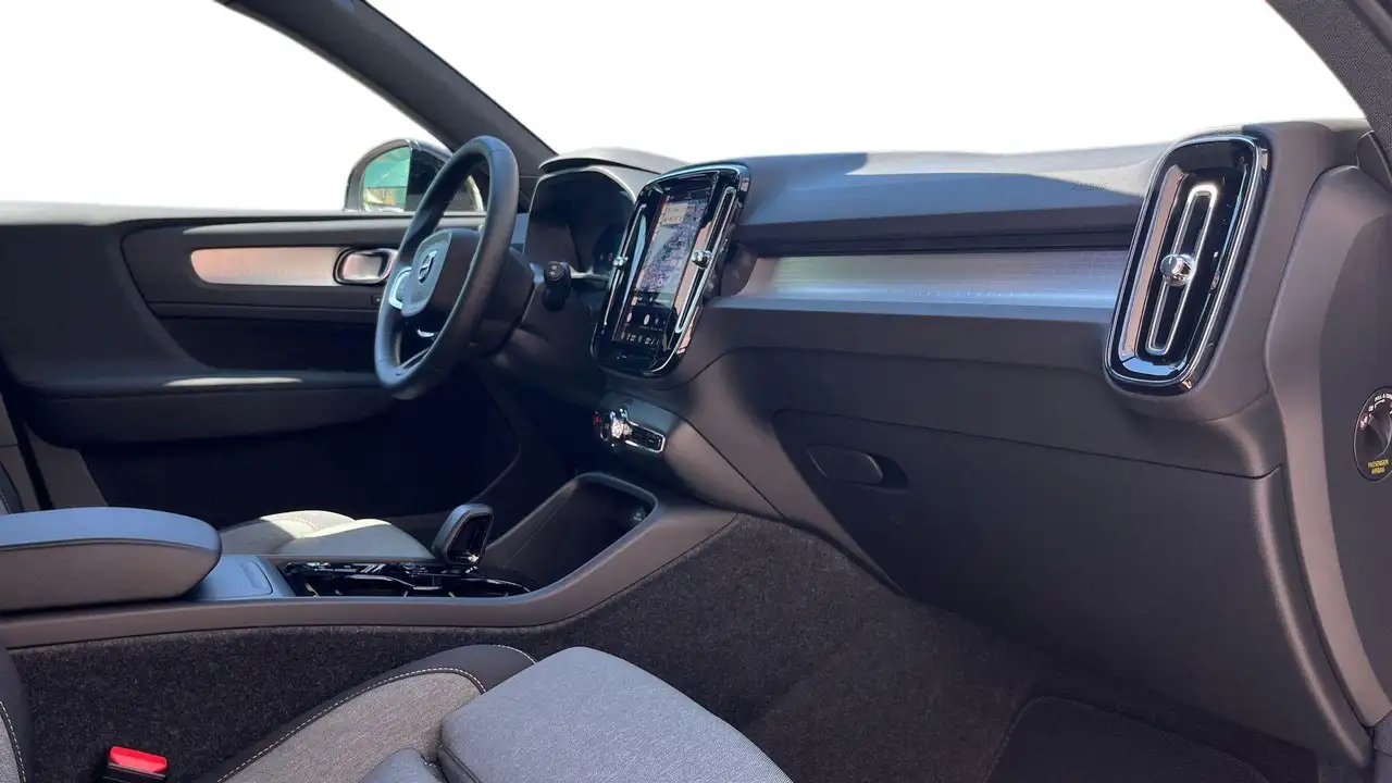 Volvo XC40 2026