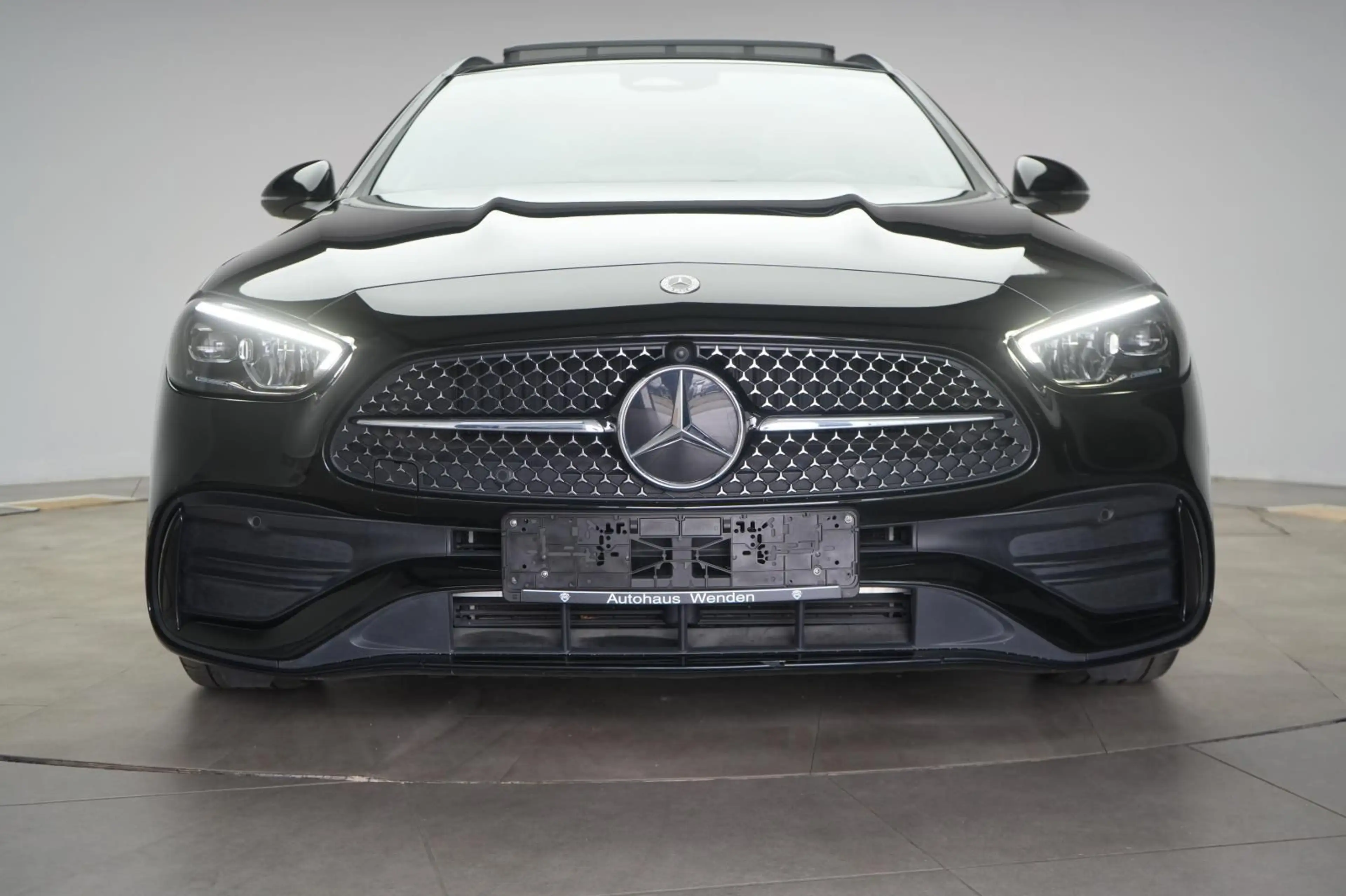 Mercedes-Benz C 300 d T 9G-Tronic AMG Line Night/Leder/Pano — photo 2