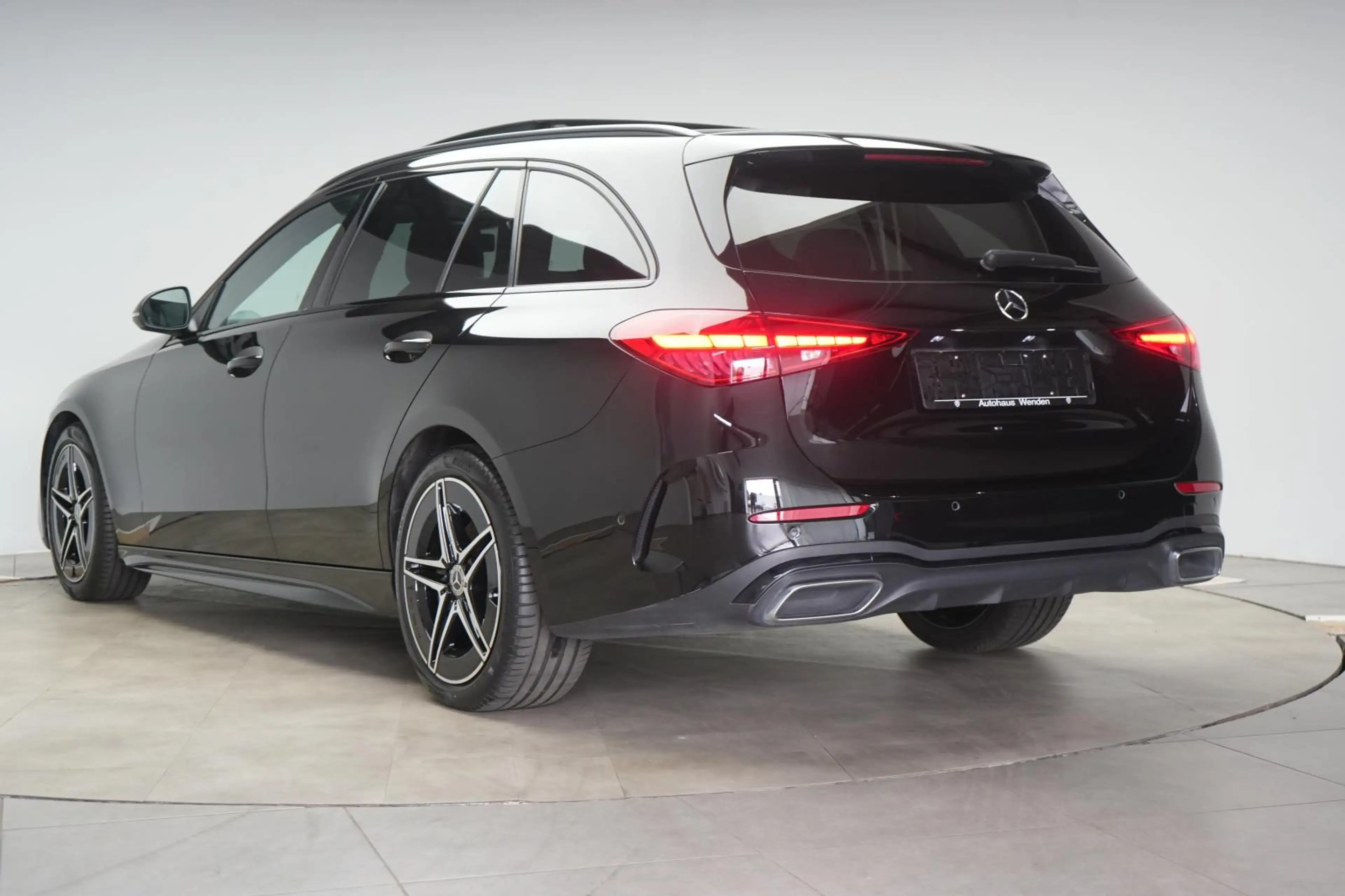 Mercedes-Benz C 300 d T 9G-Tronic AMG Line Night/Leder/Pano — photo 4