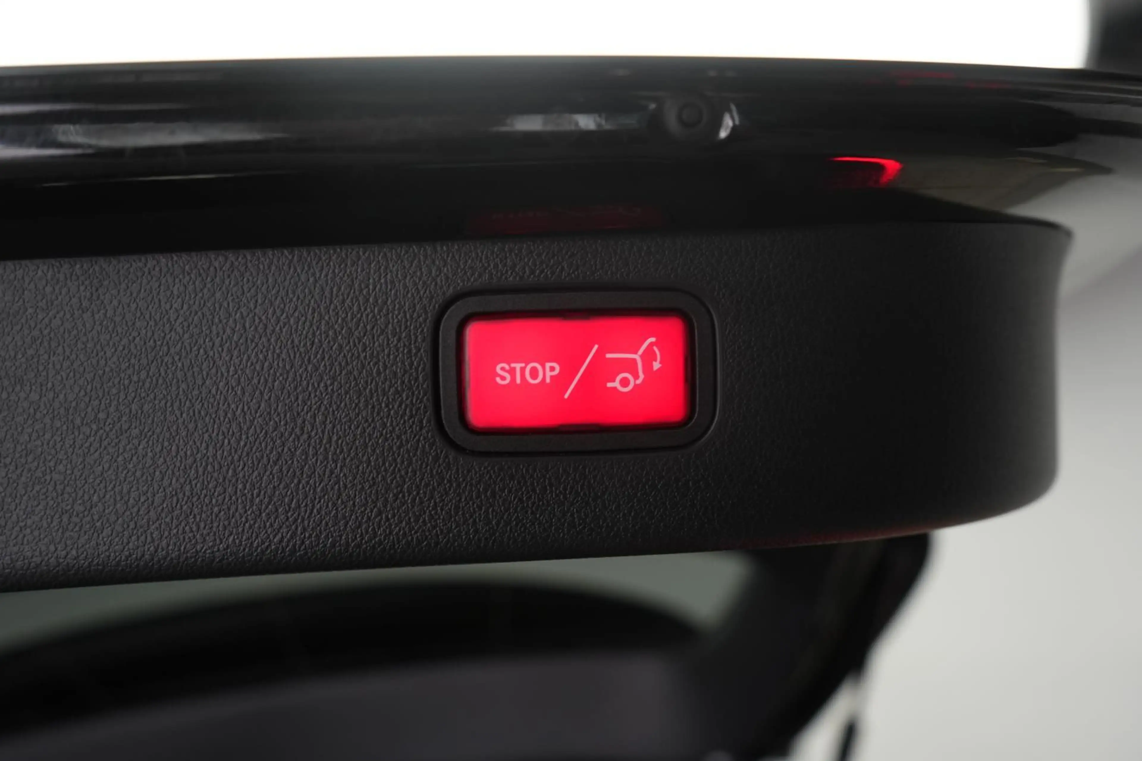 Mercedes-Benz C 300 d T 9G-Tronic AMG Line Night/Leder/Pano — photo 8