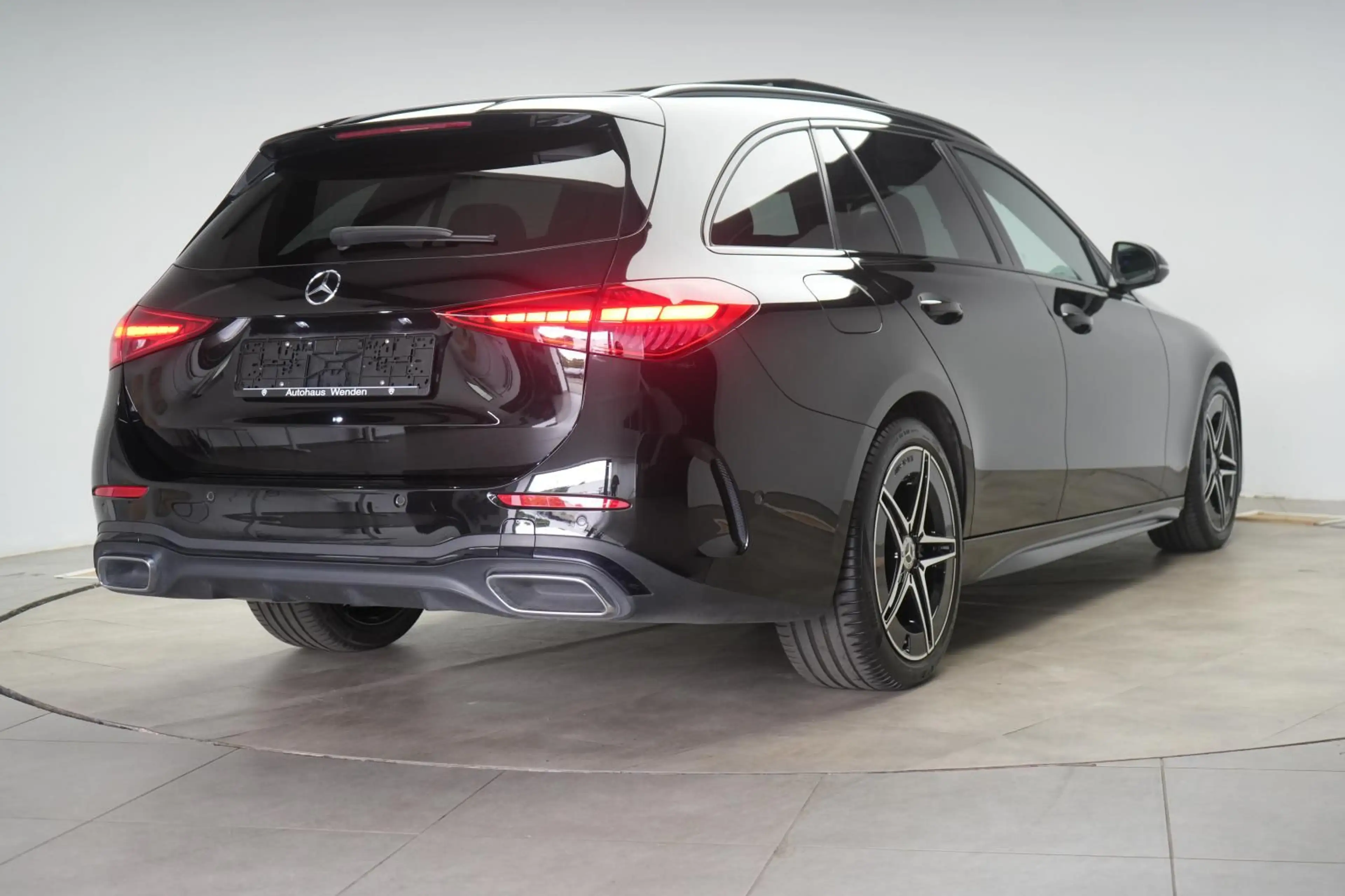 Mercedes-Benz C 300 d T 9G-Tronic AMG Line Night/Leder/Pano — photo 5