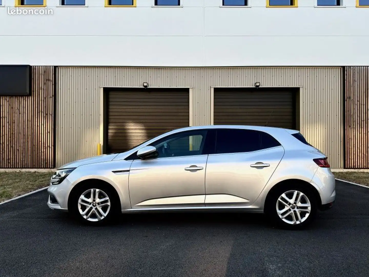 Renault Megane IV 1.5 DCI 110CH ENERGY ZEN EDC + CARPLAY Grijs - 2