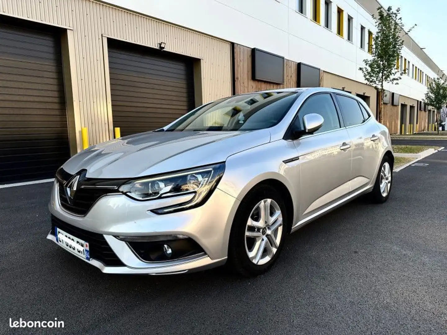 Renault Megane IV 1.5 DCI 110CH ENERGY ZEN EDC + CARPLAY Grijs - 1