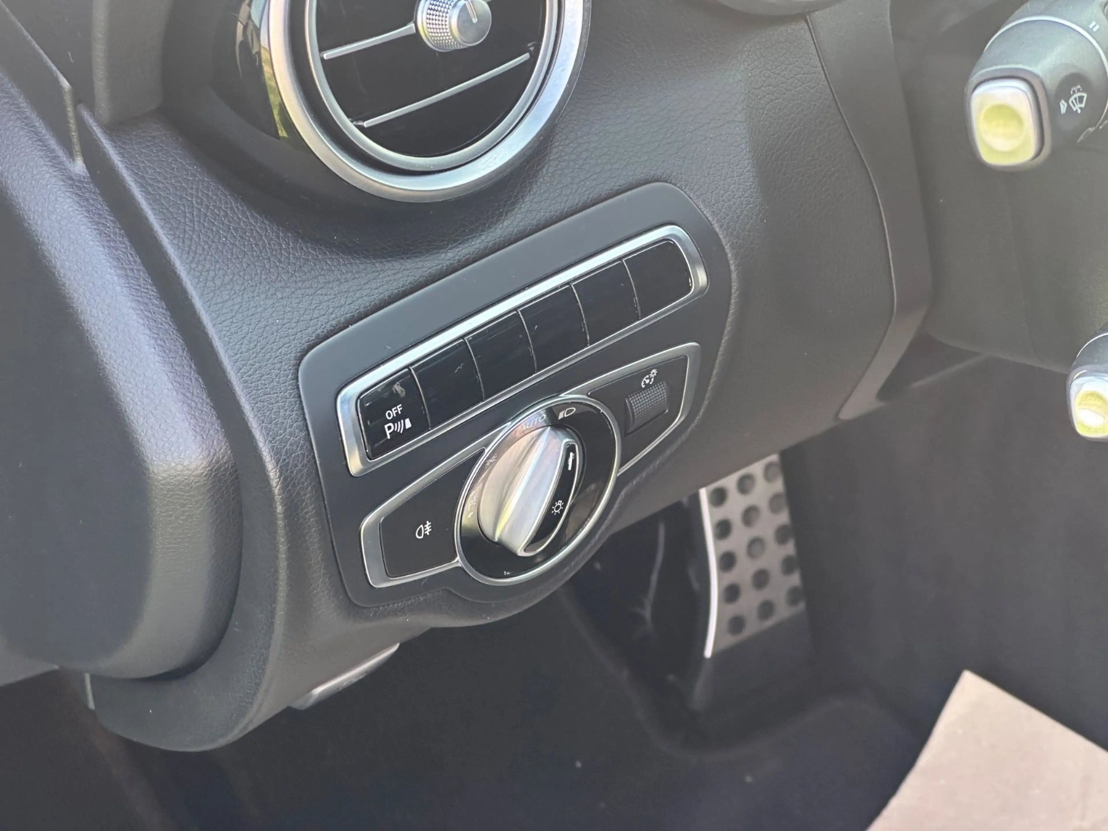 Mercedes-Benz C 63 AMG — photo 14