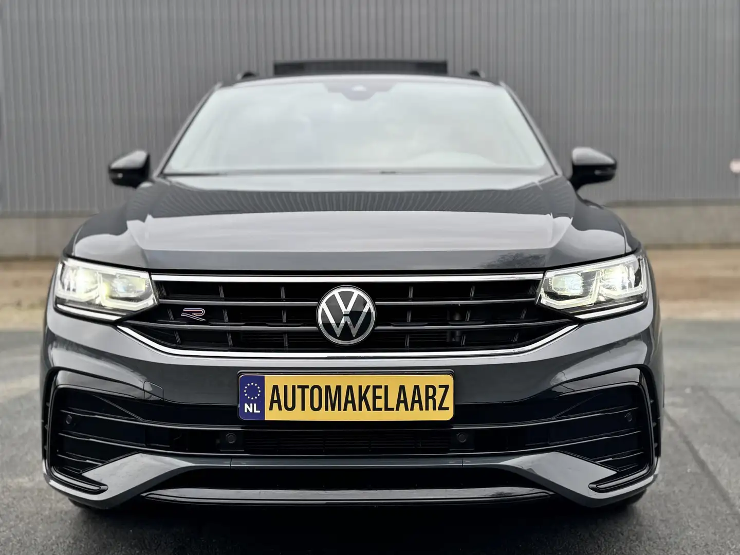 Volkswagen Tiguan 1.5 TSI ACT Highline Business 3X R-Line PANO Grau - 2