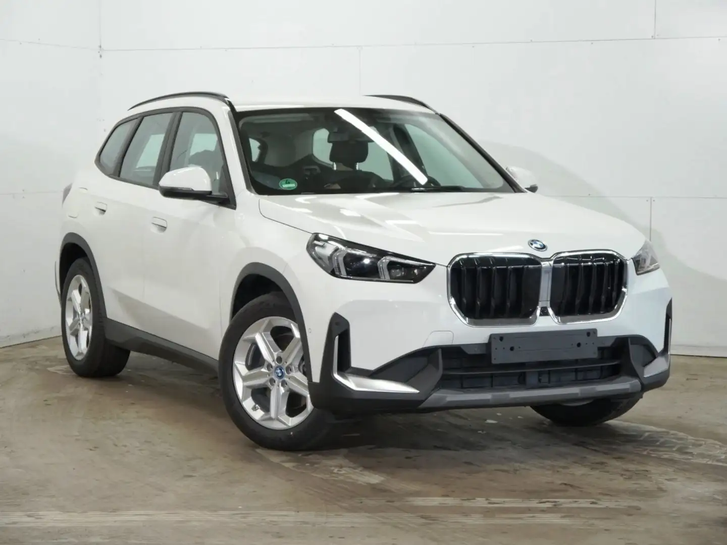 BMW X1 xDrive 25e HeadUp 360°Kam AdaptivLED Weiß - 2