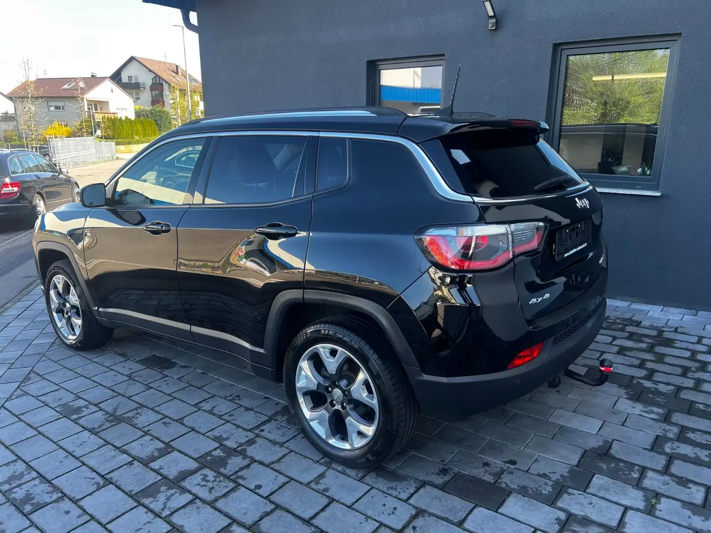 Jeep Compass Opening Edition 4WD Diesel Automatik Schwarz - 2
