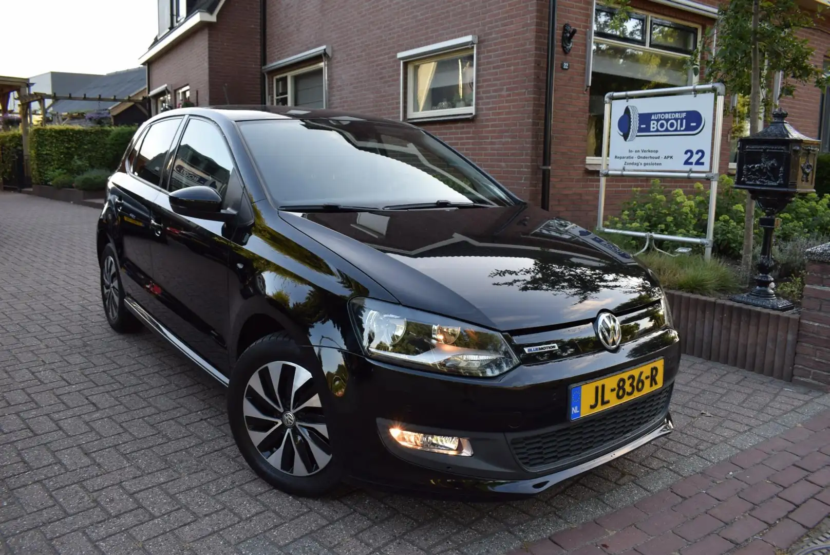 Volkswagen Polo 1.0 TSI BlueMotion Connected Series AUTOM /NAVI/CR Zwart - 2