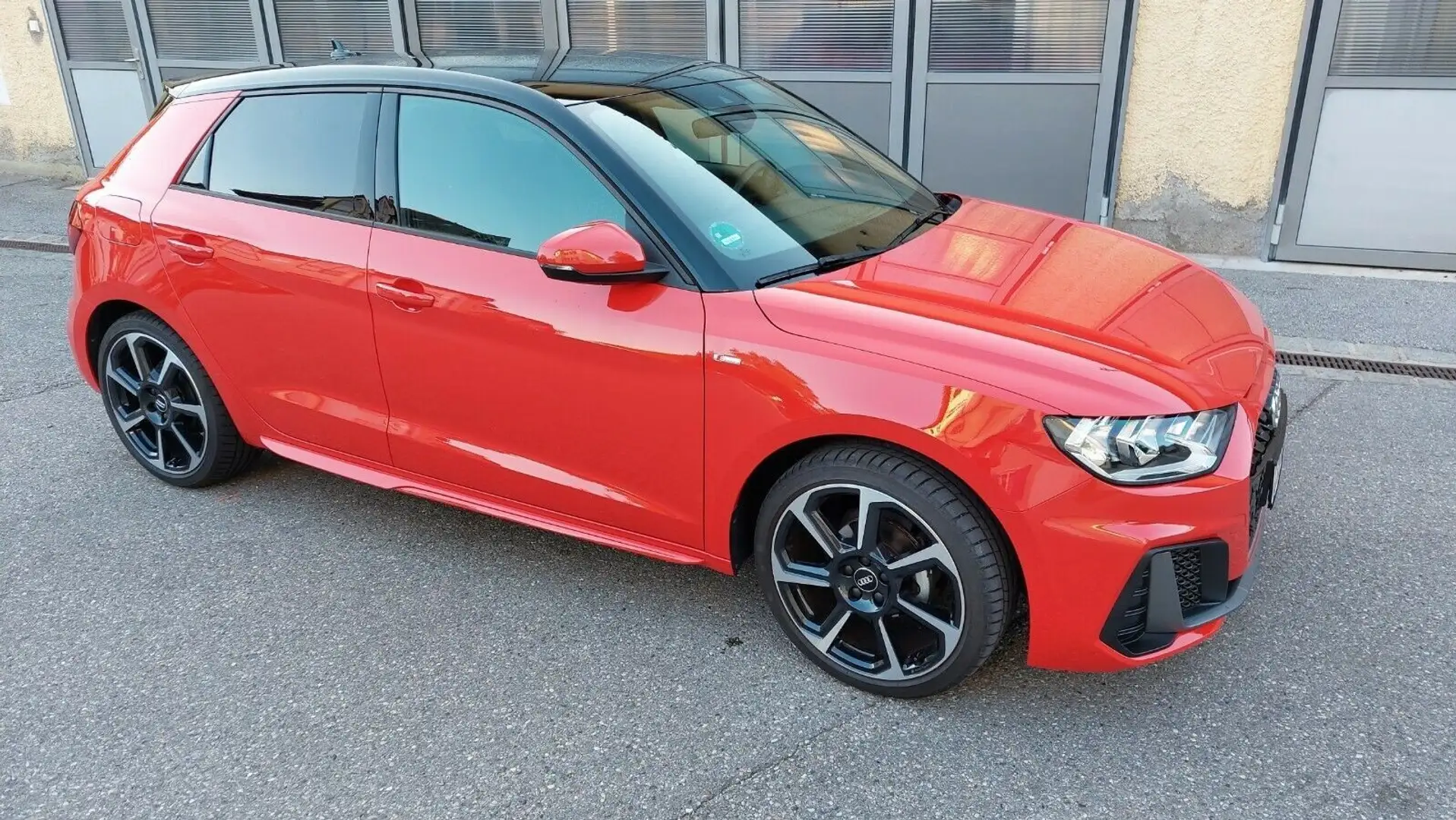 Audi A1 A1 Sportback / Citycarver 25 TFSI Sportback S line Rot - 2