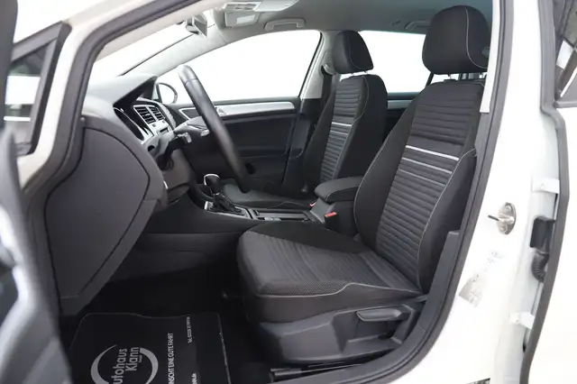 Volkswagen Golf view 9