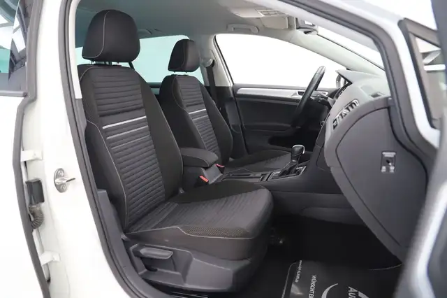 Volkswagen Golf view 10
