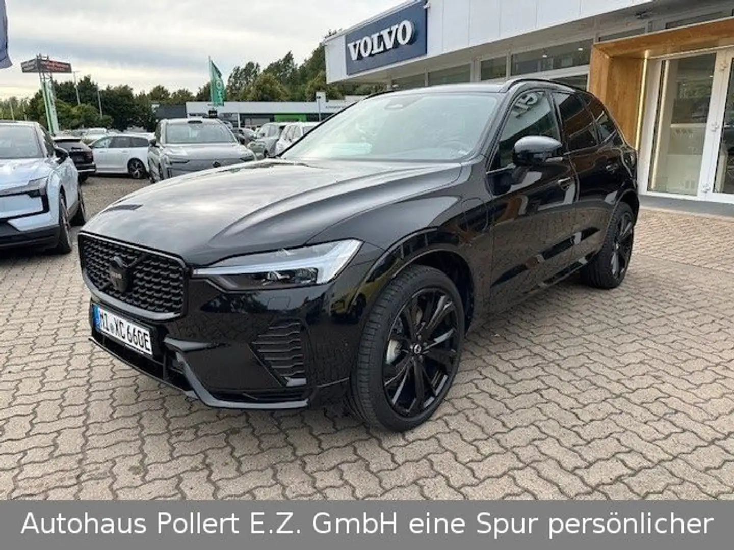 Volvo XC60 Plus Black Edition Recharge Plug-In Hybrid Schwarz - 1