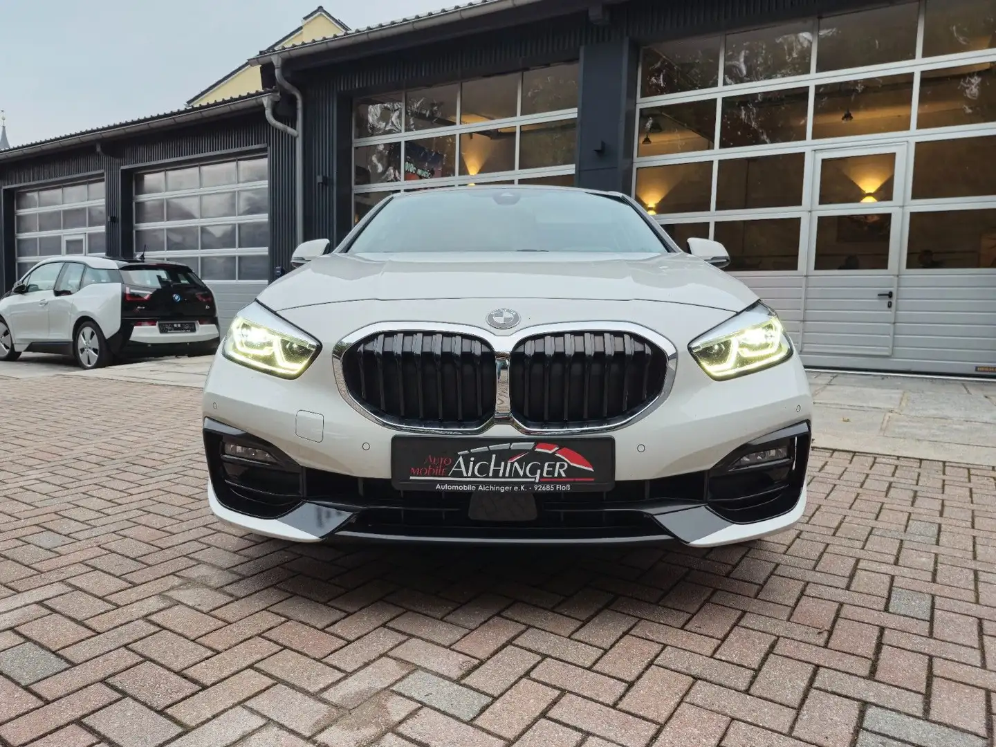 BMW 118 d Limousine Sport Line LED Sitzheizung Weiß - 2