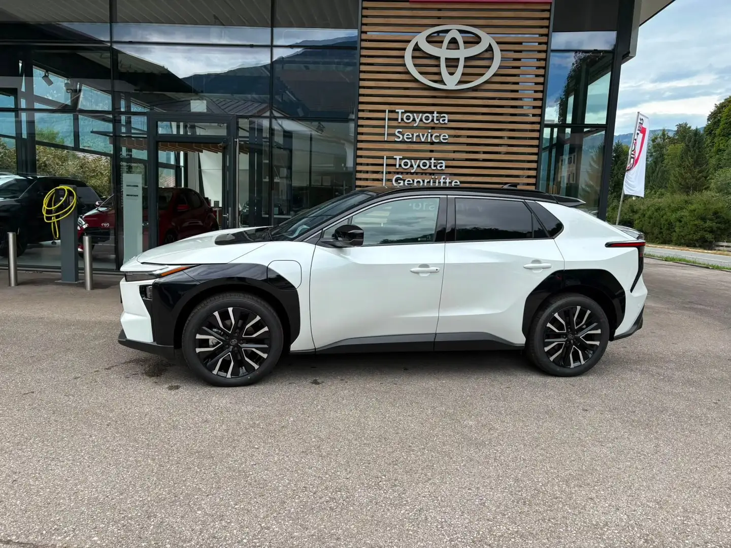 Toyota bZ4X BZ4X Elektro 73kWh Lounge Weiß - 1