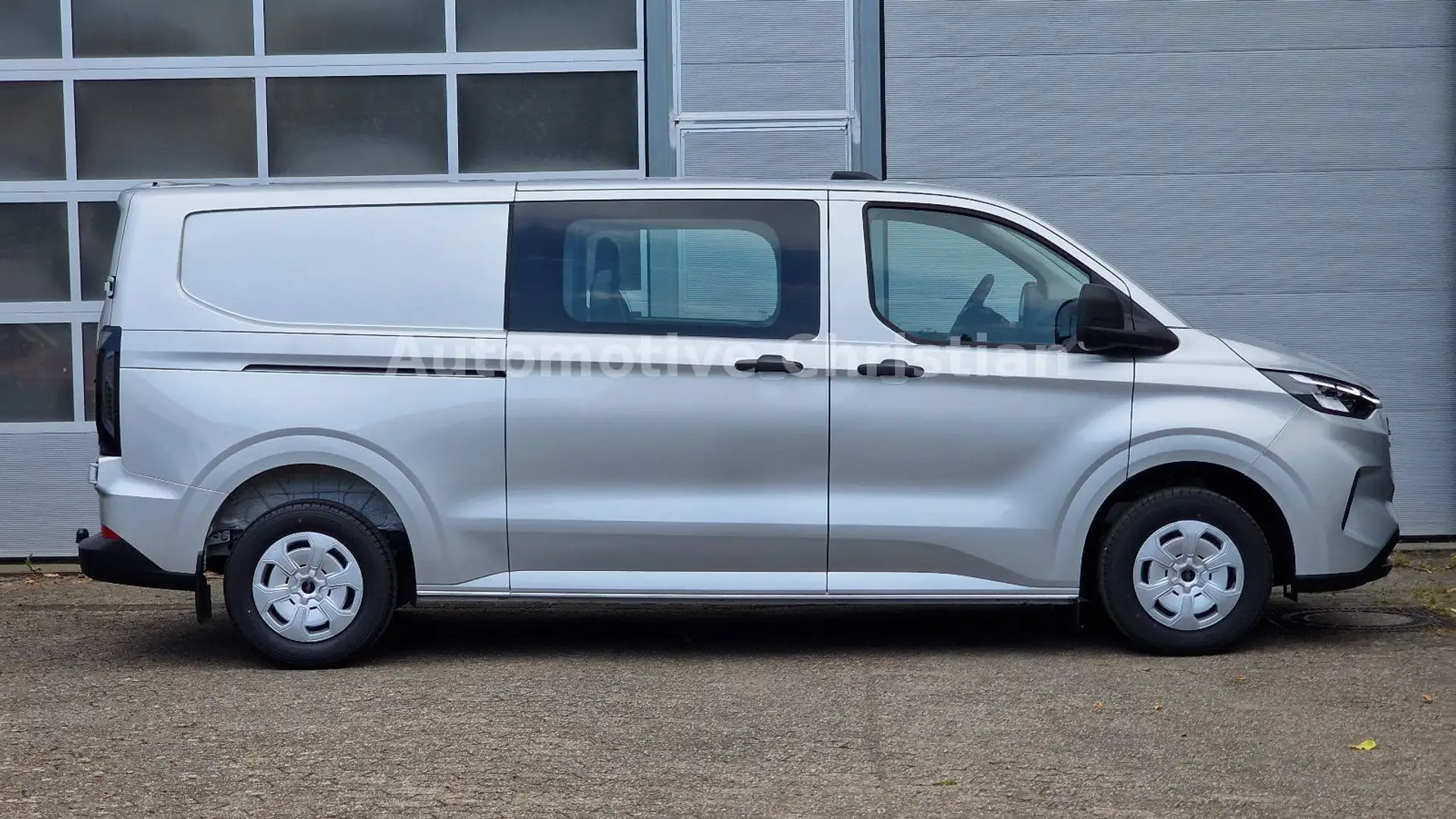 Ford Transit Custom DOKA Trend 320 170 L2H1 AUT/6Sitz Plateado - 2
