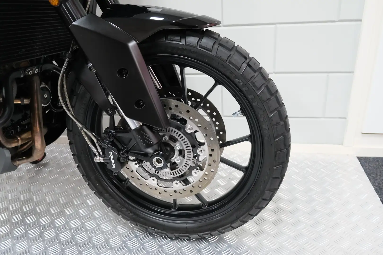 Moto Morini X-Cape 650 ALL-ROAD Zwart - 2