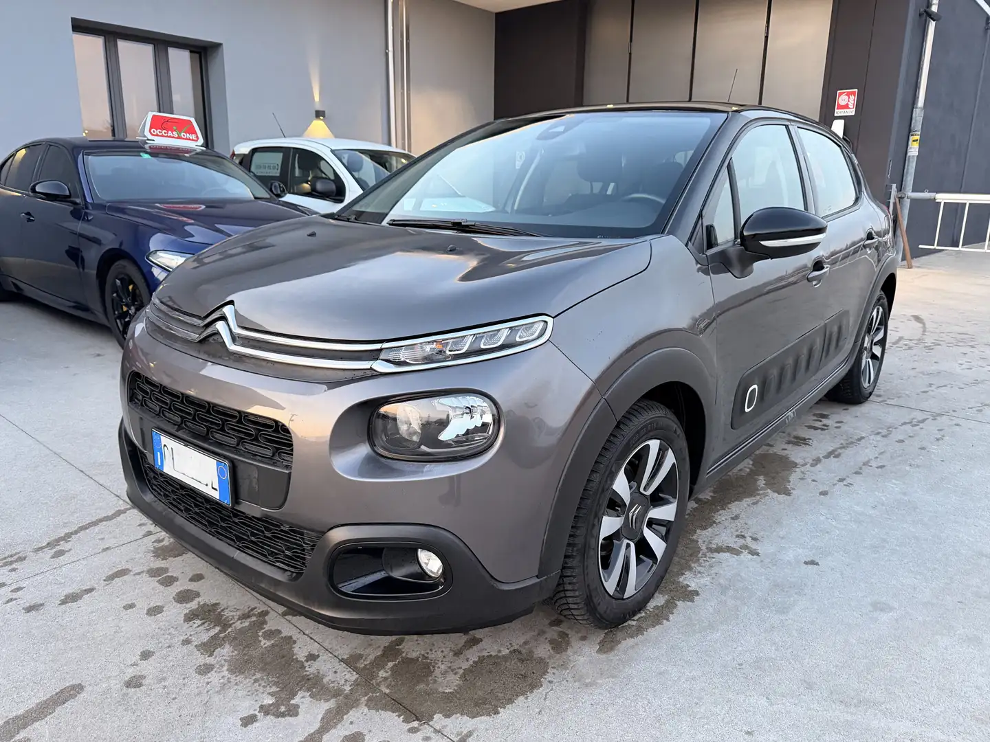 Citroen C3 III 2017 1.2 SHINE 83CV neopatentati Grau - 1