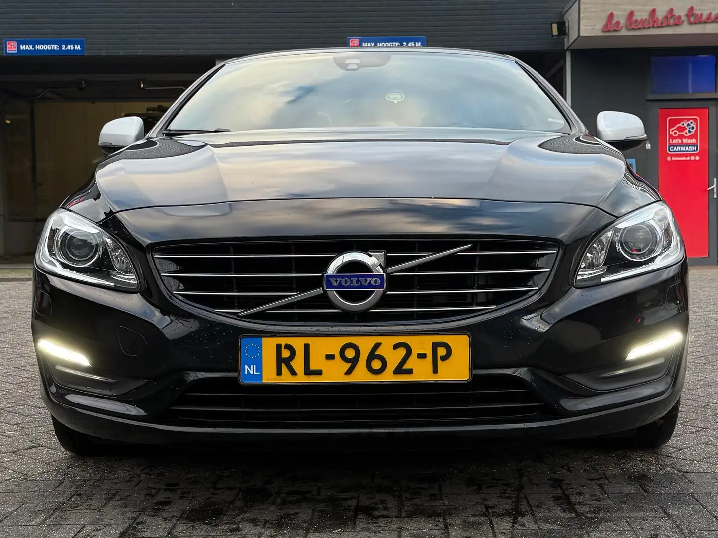 Volvo S60 S60 2.0 D2 Polar+ Dyn. Zwart - 2