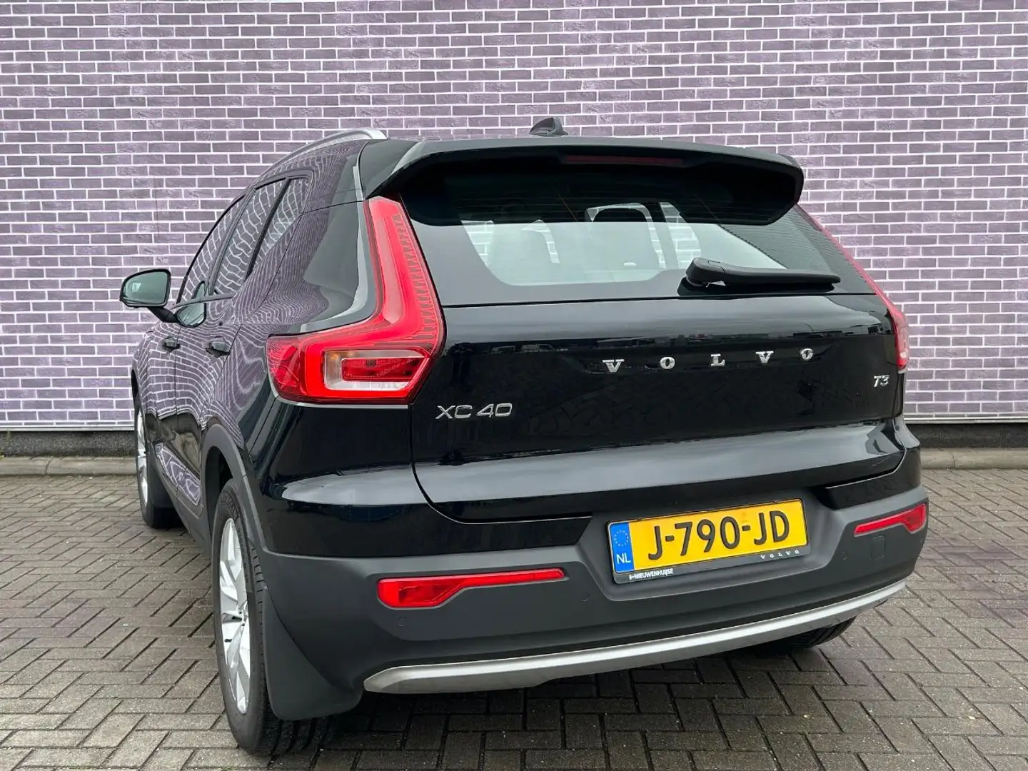Volvo XC40 T3 Aut. Business Pro | Trekhaak | Elektr. stoelver Zwart - 2
