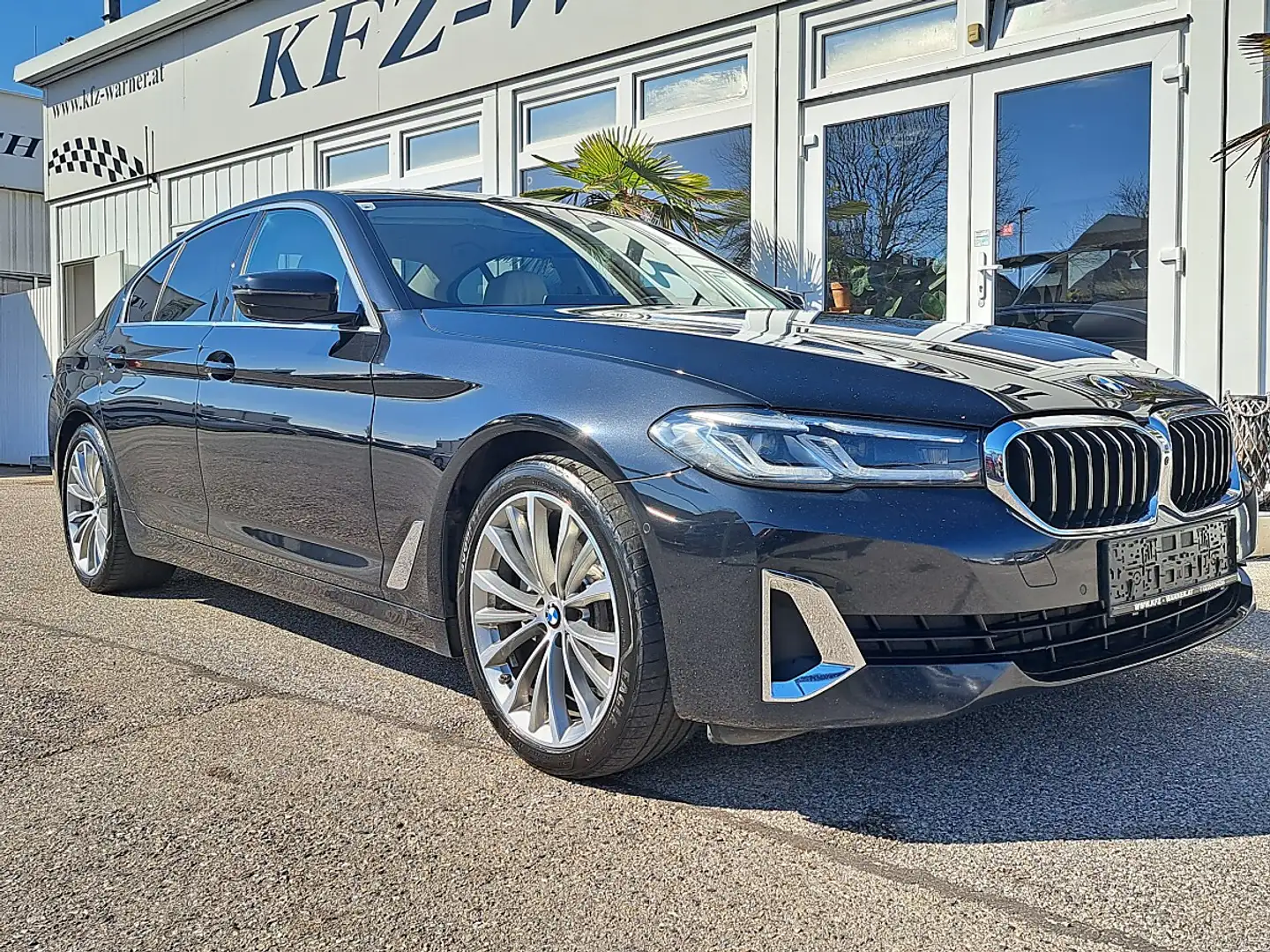 BMW 520 d xDrive 48 V Aut. Schwarz - 2