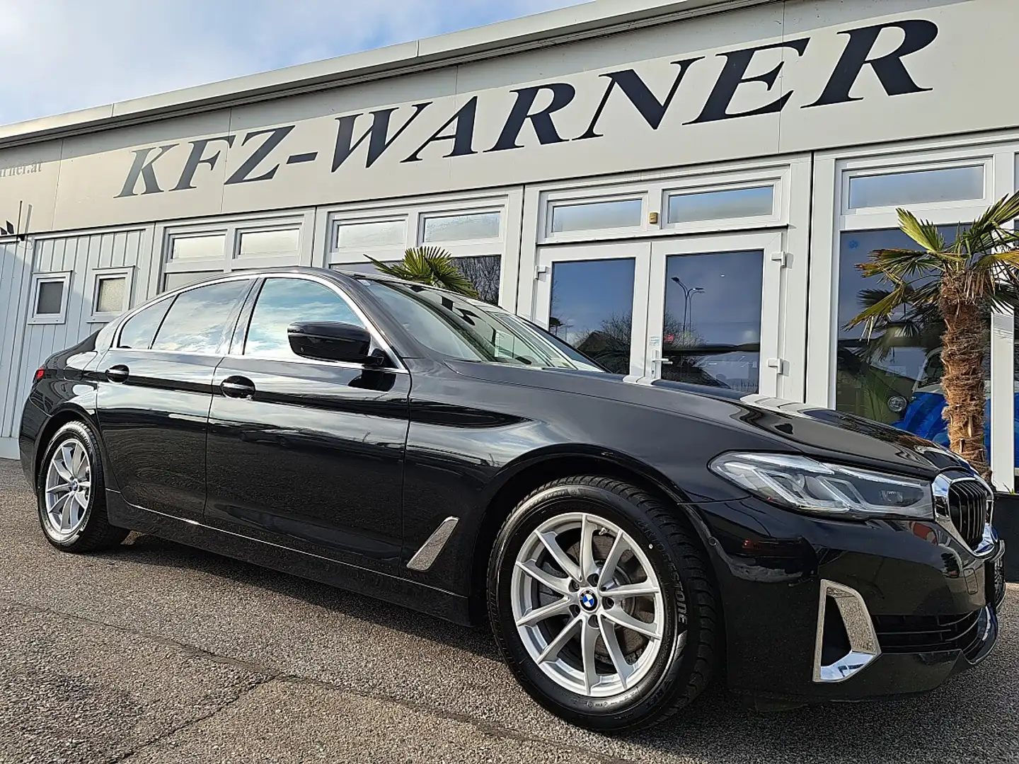 BMW 520 d xDrive 48 V Aut. Schwarz - 1