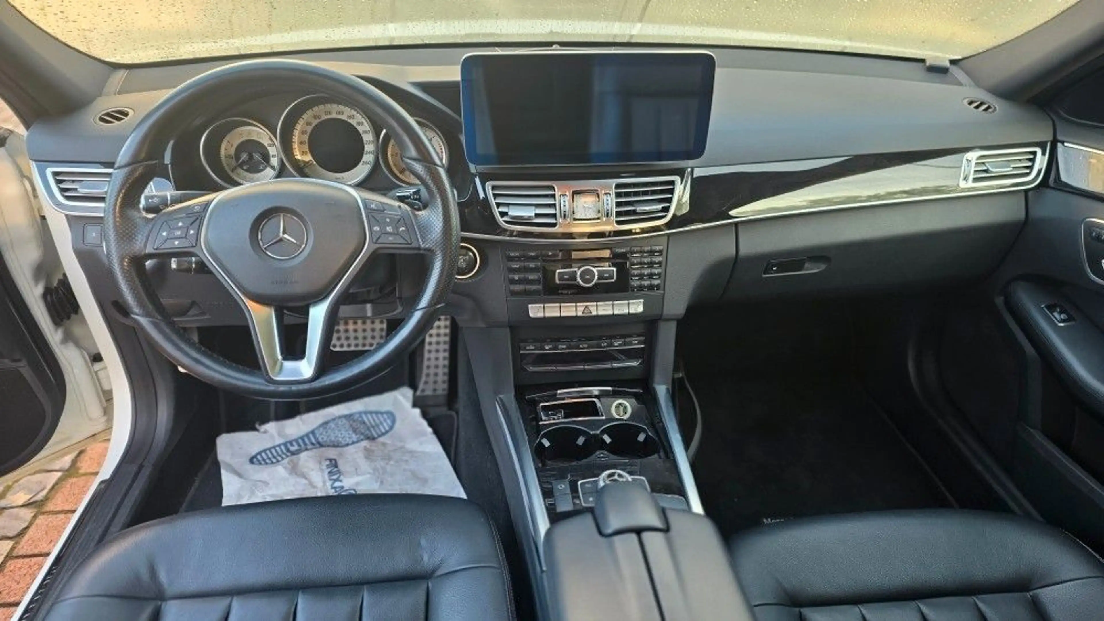 Mercedes-Benz E 250 Limousine BlueTec 4Matic LH — photo 10