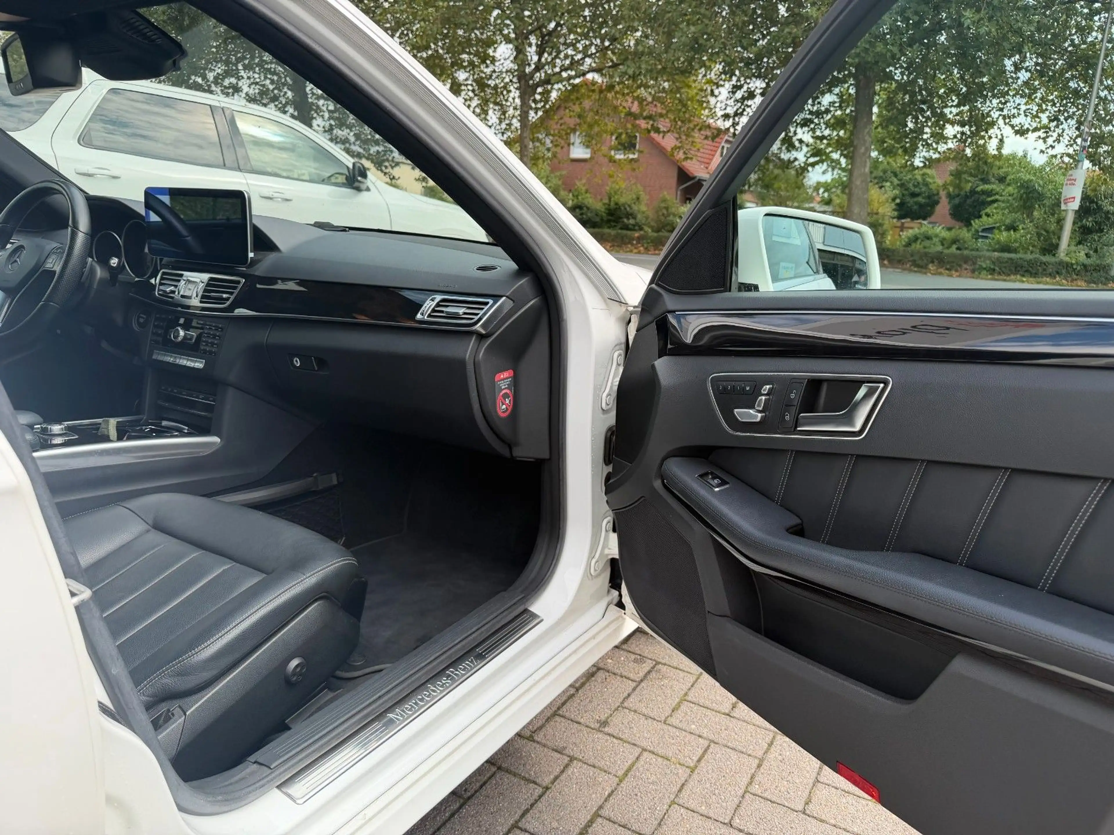 Mercedes-Benz E 250 Limousine BlueTec 4Matic LH — photo 7