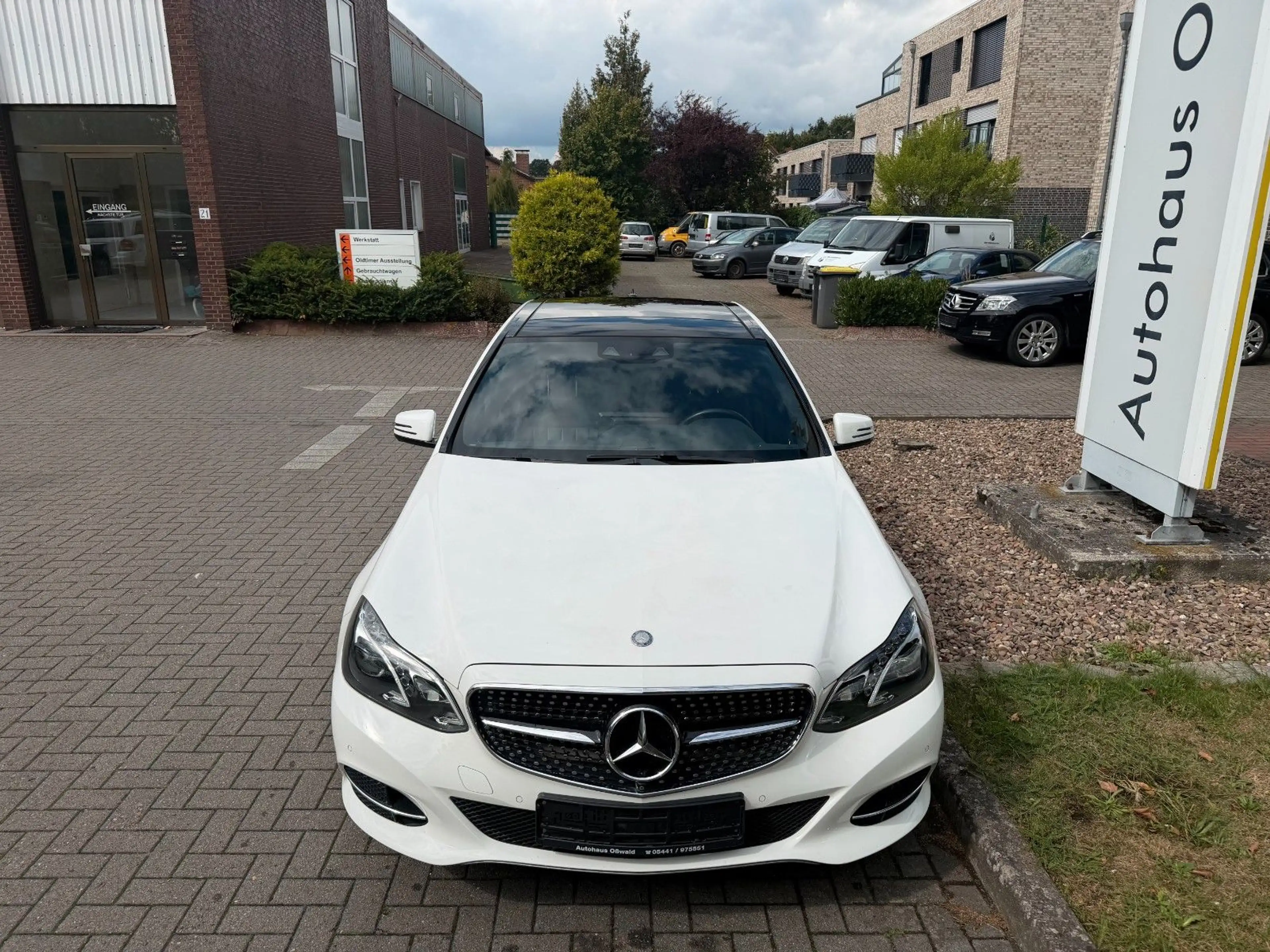 Mercedes-Benz E 250 Limousine BlueTec 4Matic LH — photo 3