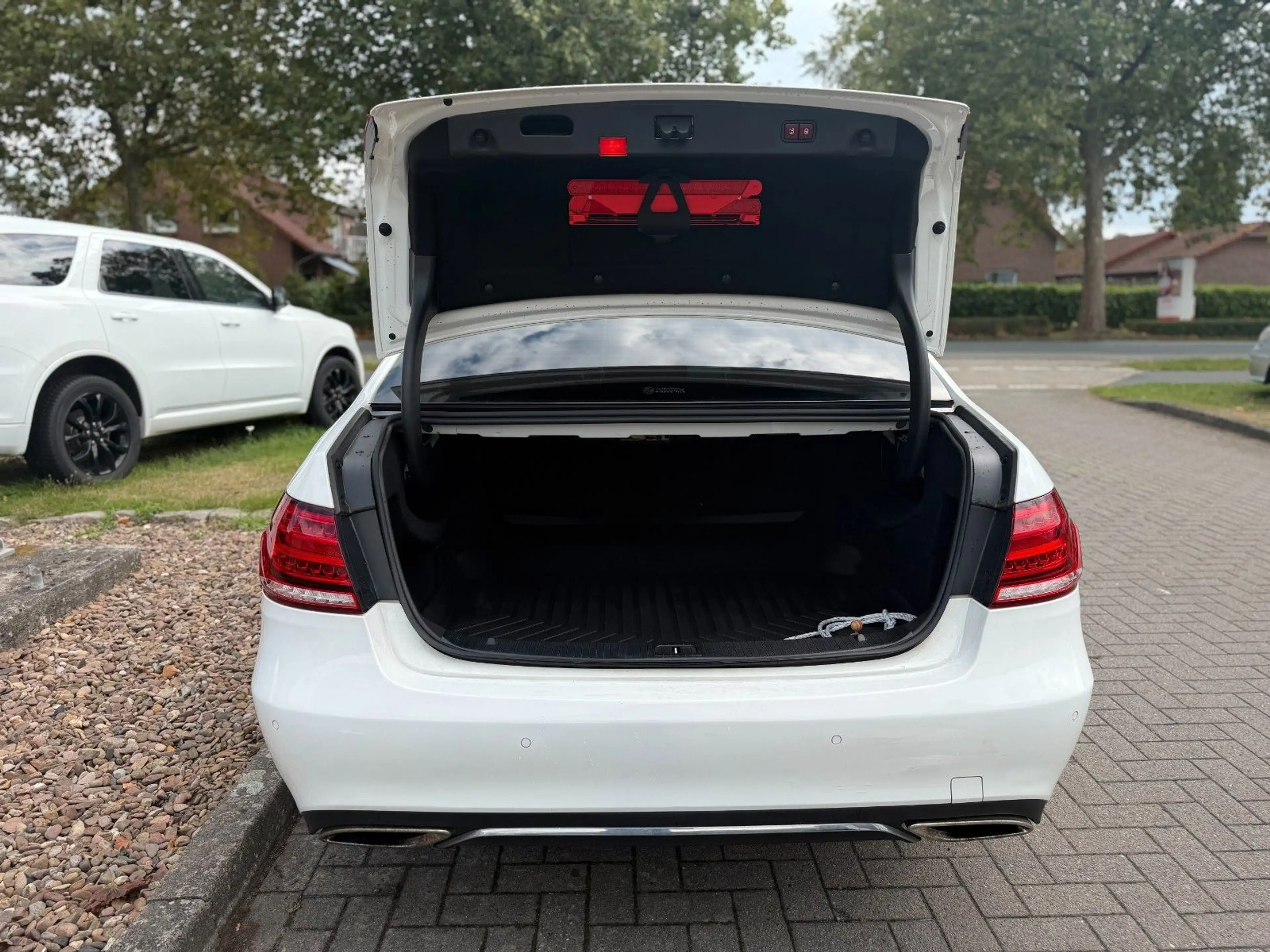 Mercedes-Benz E 250 Limousine BlueTec 4Matic LH — photo 5