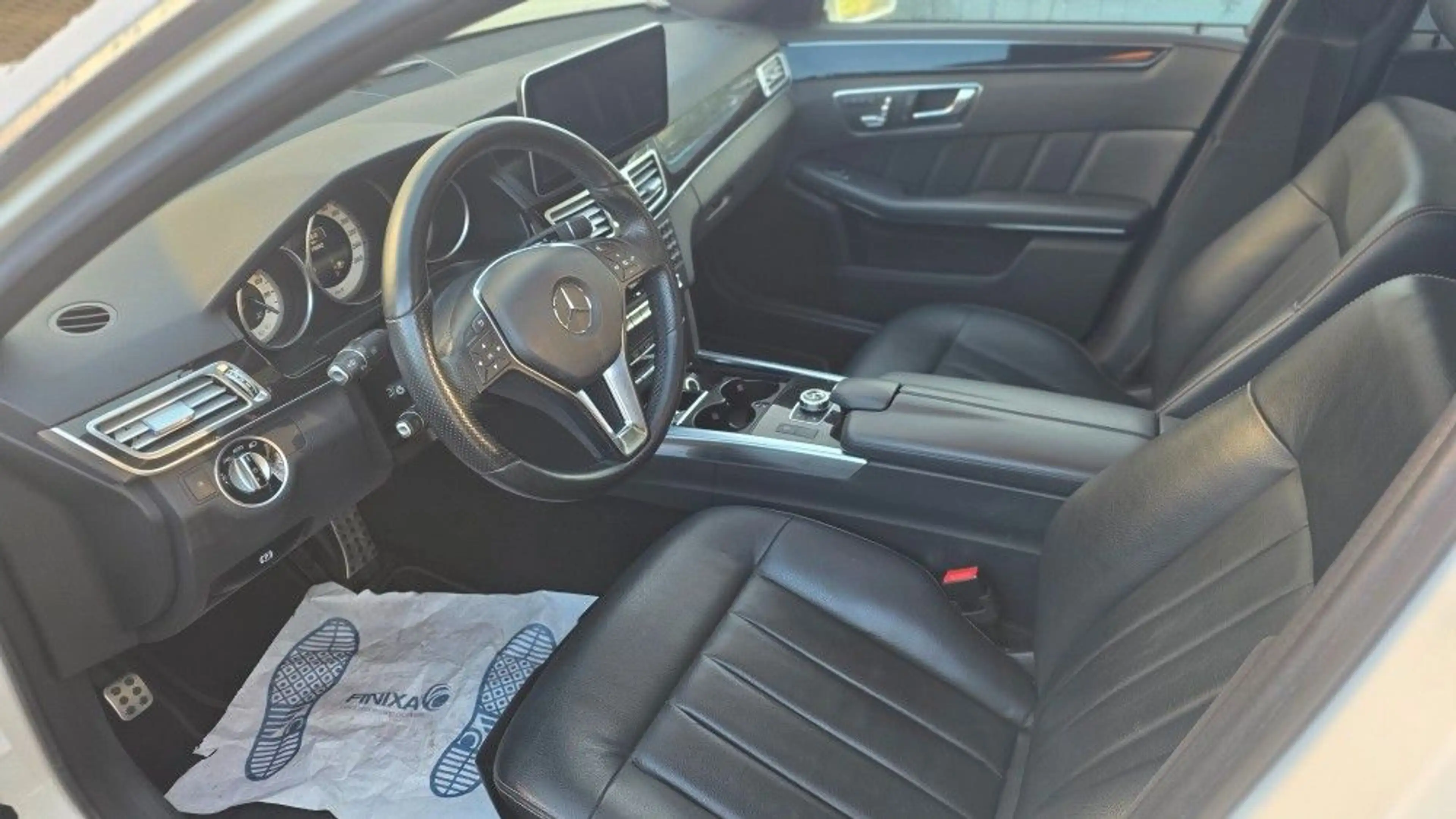 Mercedes-Benz E 250 Limousine BlueTec 4Matic LH — photo 9