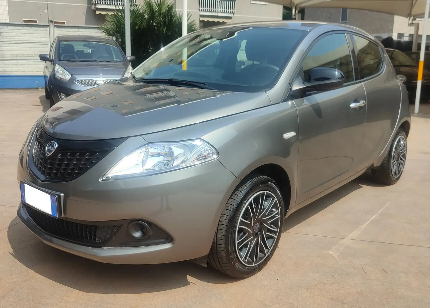 Lancia Ypsilon 1.0 FireFly 5 porte S&S Hybrid Oro Gris - 2