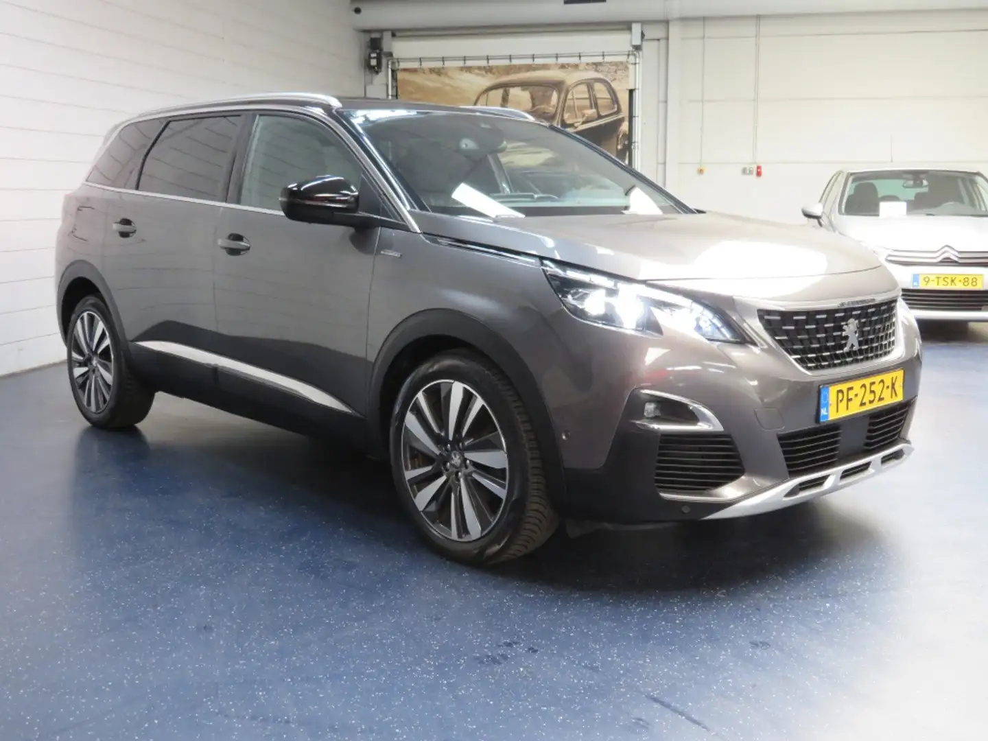 Peugeot 5008 1.2 PureTech GT-Line Grijs - 2