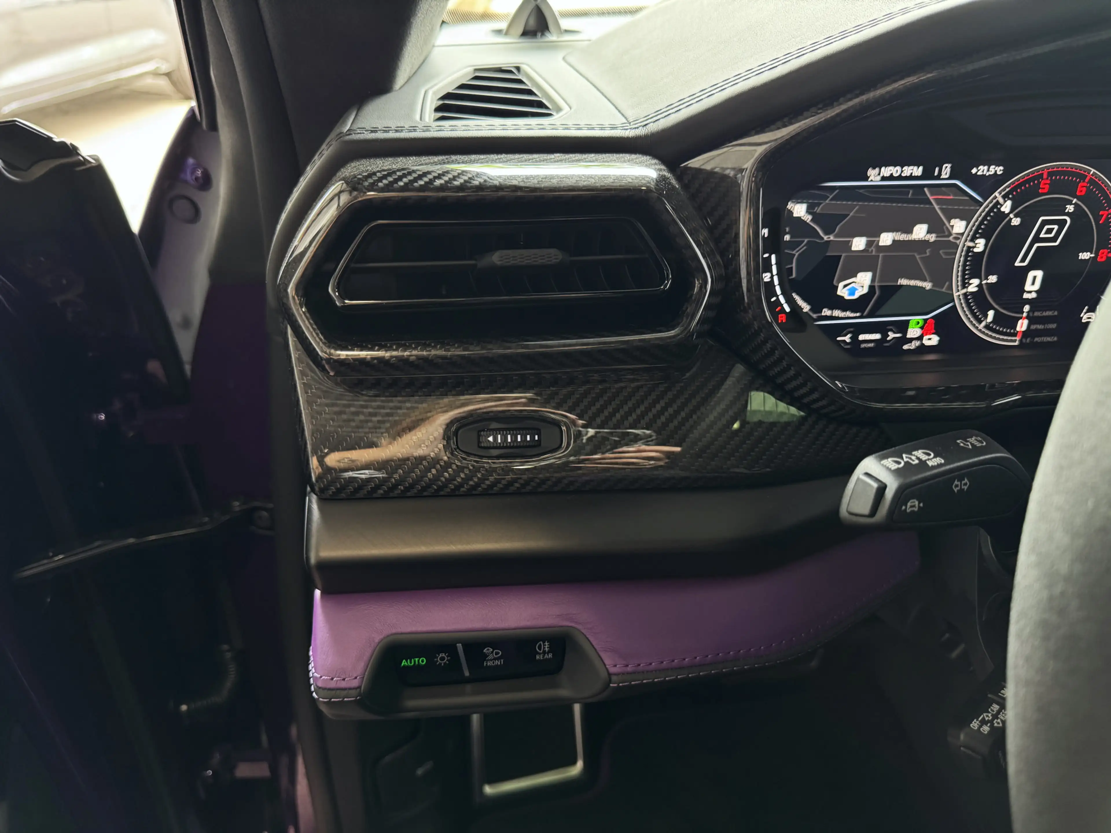 Lamborghini Urus 4.0 V8 SE 800 PK VOL OPTIES/CARBON /AD PERSONAM/ V — photo 28