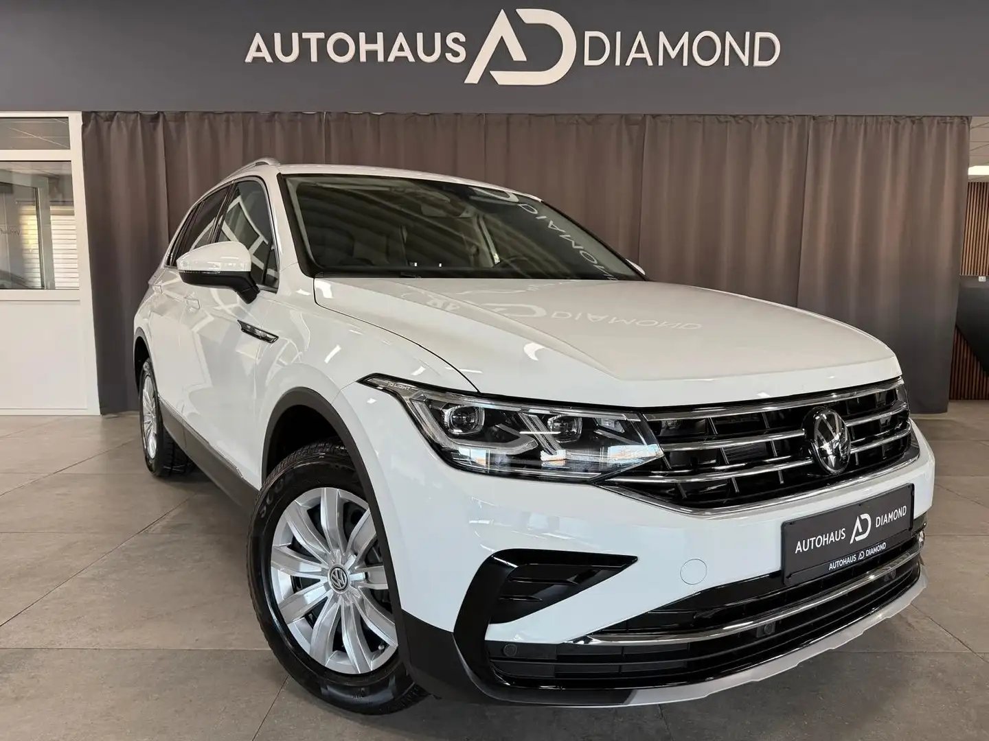 Volkswagen Tiguan Elegance 4Motion * PANO*MATRIX *VIRTUAL* Weiß - 1