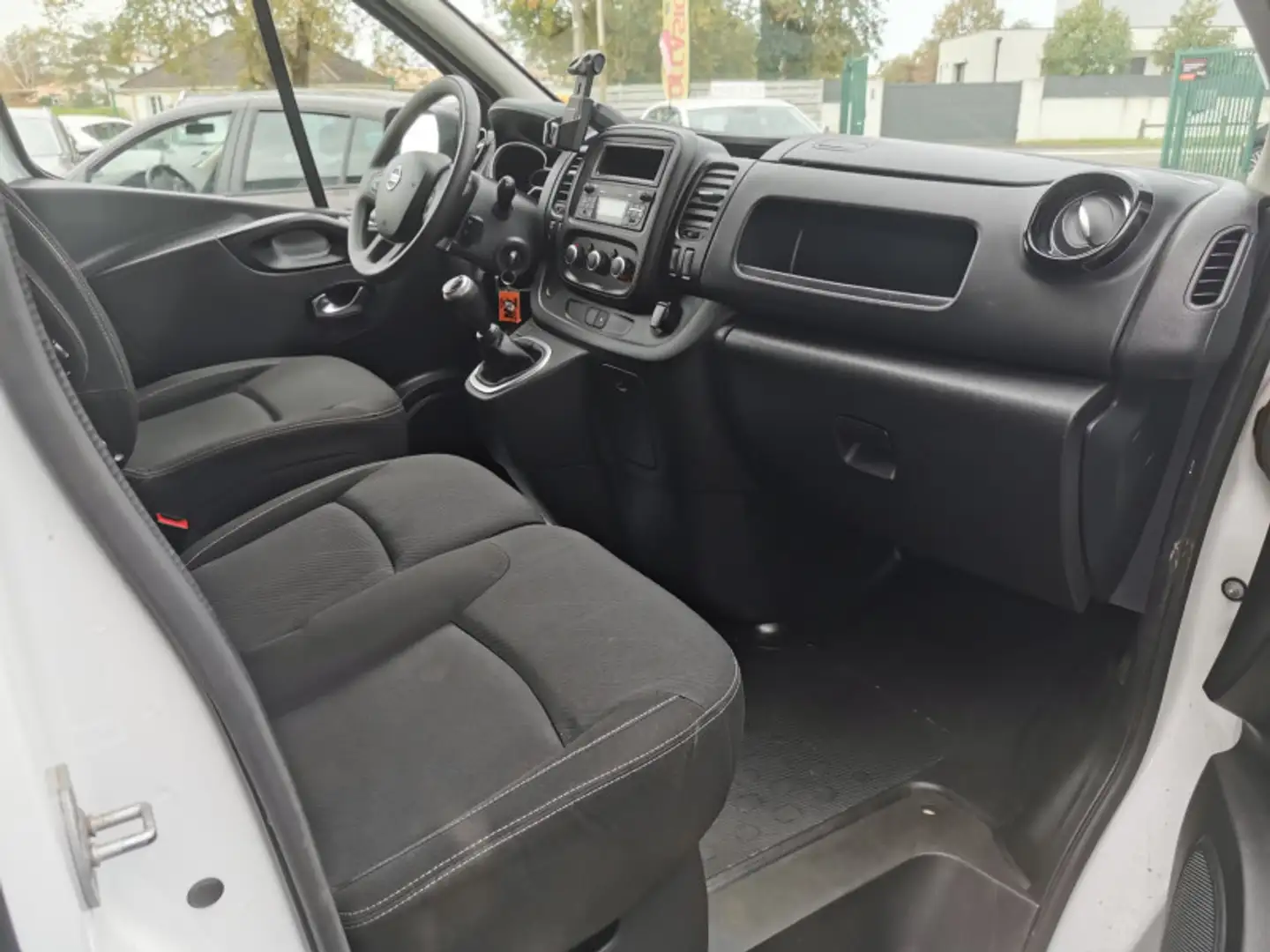 Nissan NV300 L1H1 2T8 2.0 DCI 120CH OPTIMA Blanc - 2