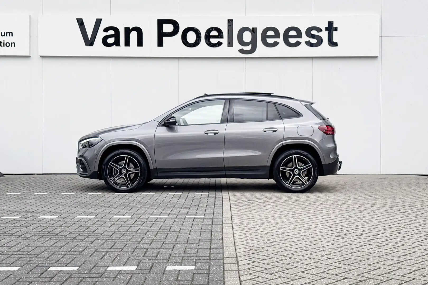 Mercedes-Benz GLA 250 e AMG Line Panoramadak Gris - 2