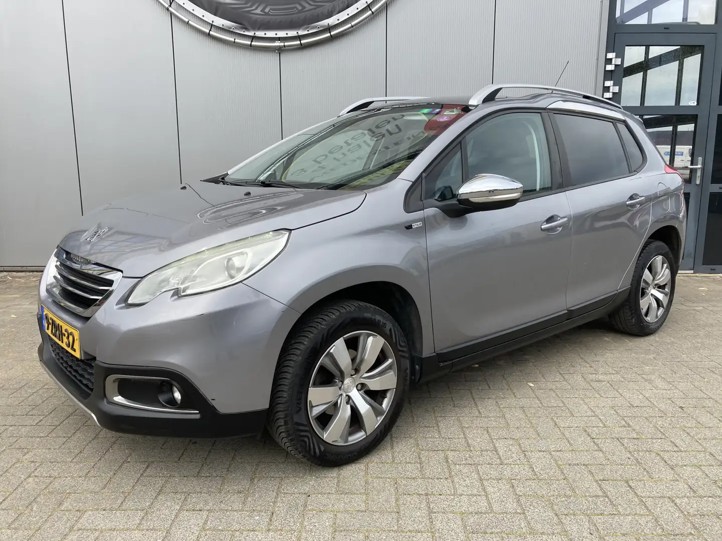 Peugeot 2008 1.2 Style Panoramadak | Peugeot connect | Trekhaak Grijs - 1