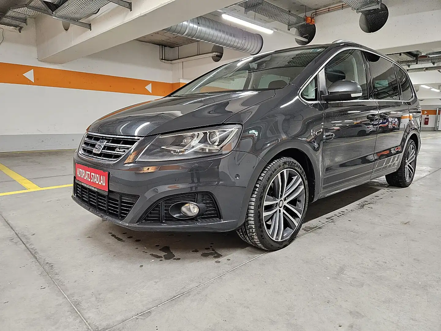 SEAT Alhambra FR 2,0 TDI DSG 4WD Grau - 1