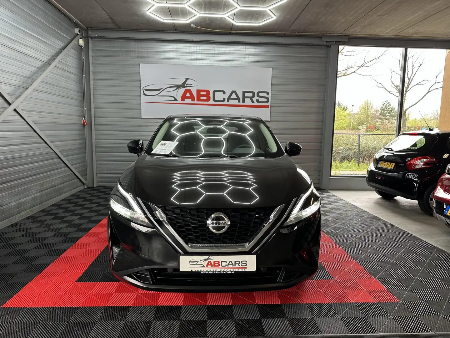 Nissan Qashqai 1.3 MHEV Acenta - Incl 12mnd Garantie Zwart - 2