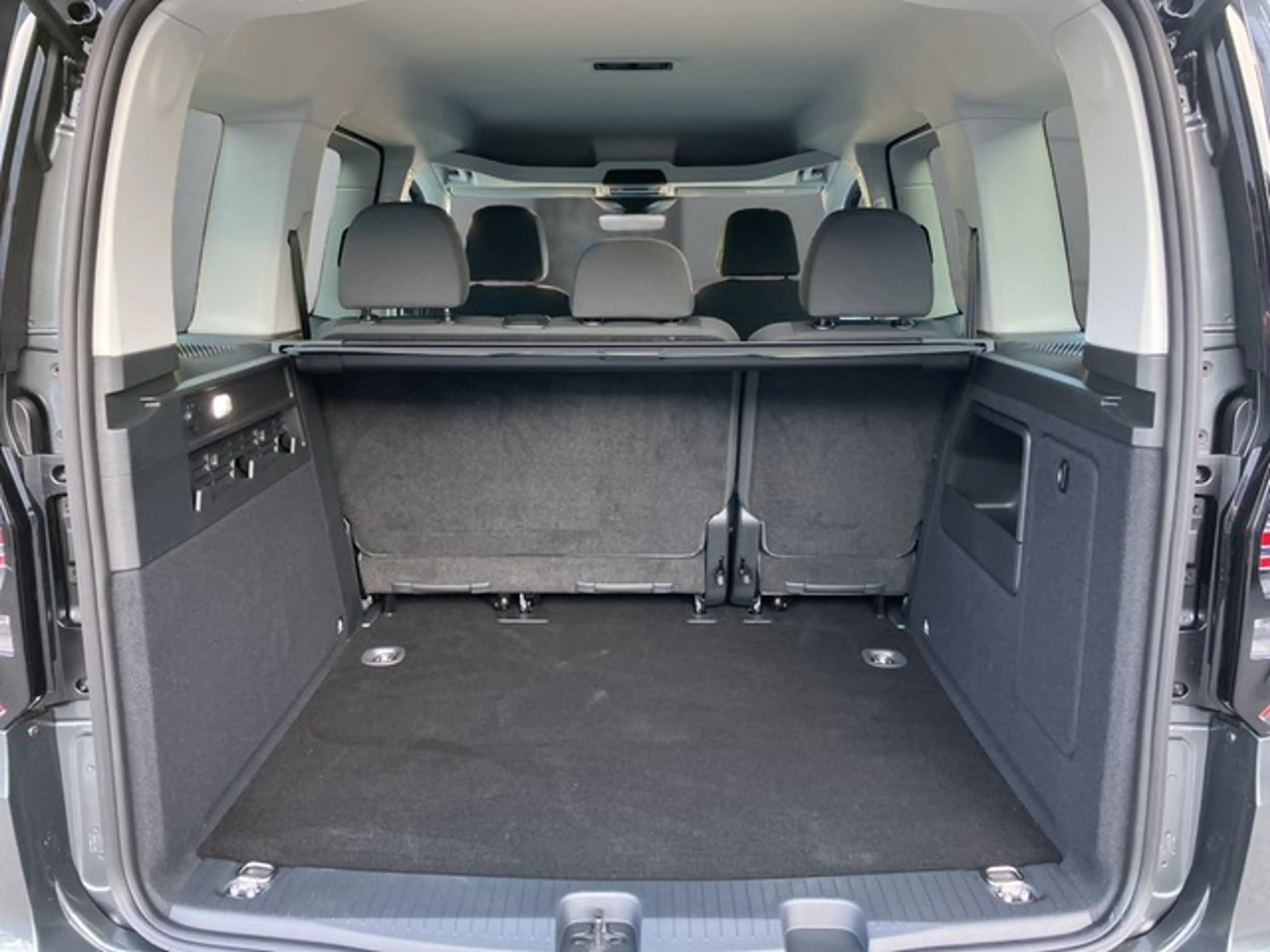 Volkswagen Caddy Generation 1.5 TSI DSG*LED*SHZ*5J Gar. — photo 9