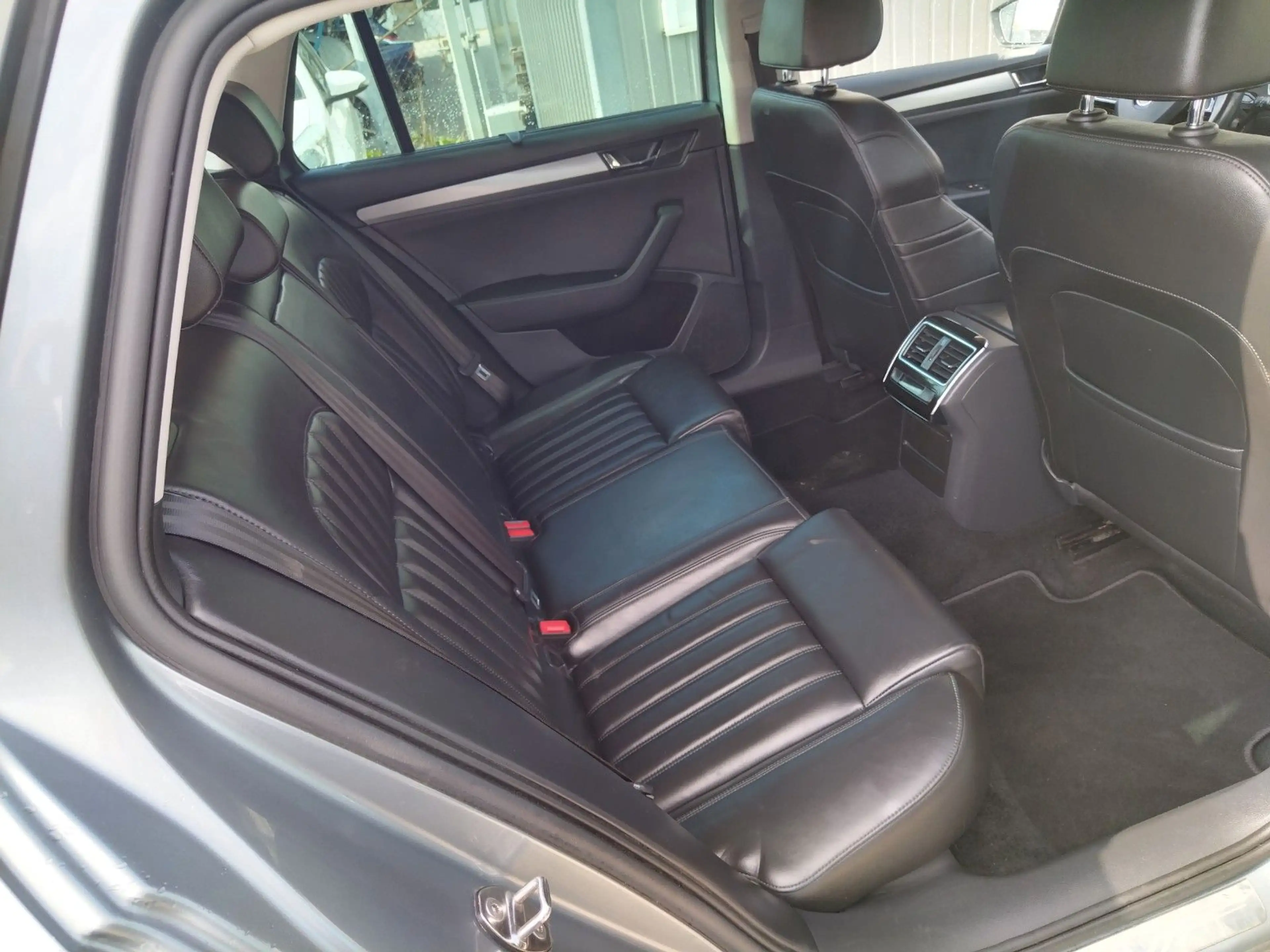 Skoda Superb Combi Style+140 KW+LEDER+MEMORYSITZ+XENON — photo 11