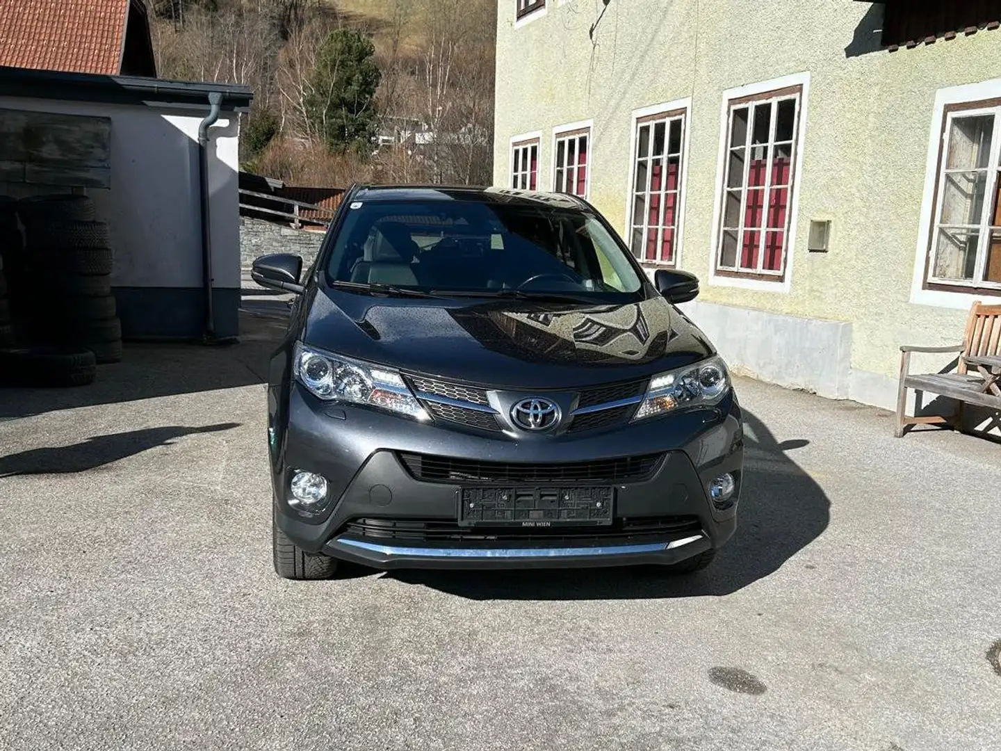 Toyota RAV 4 Life Grau - 1