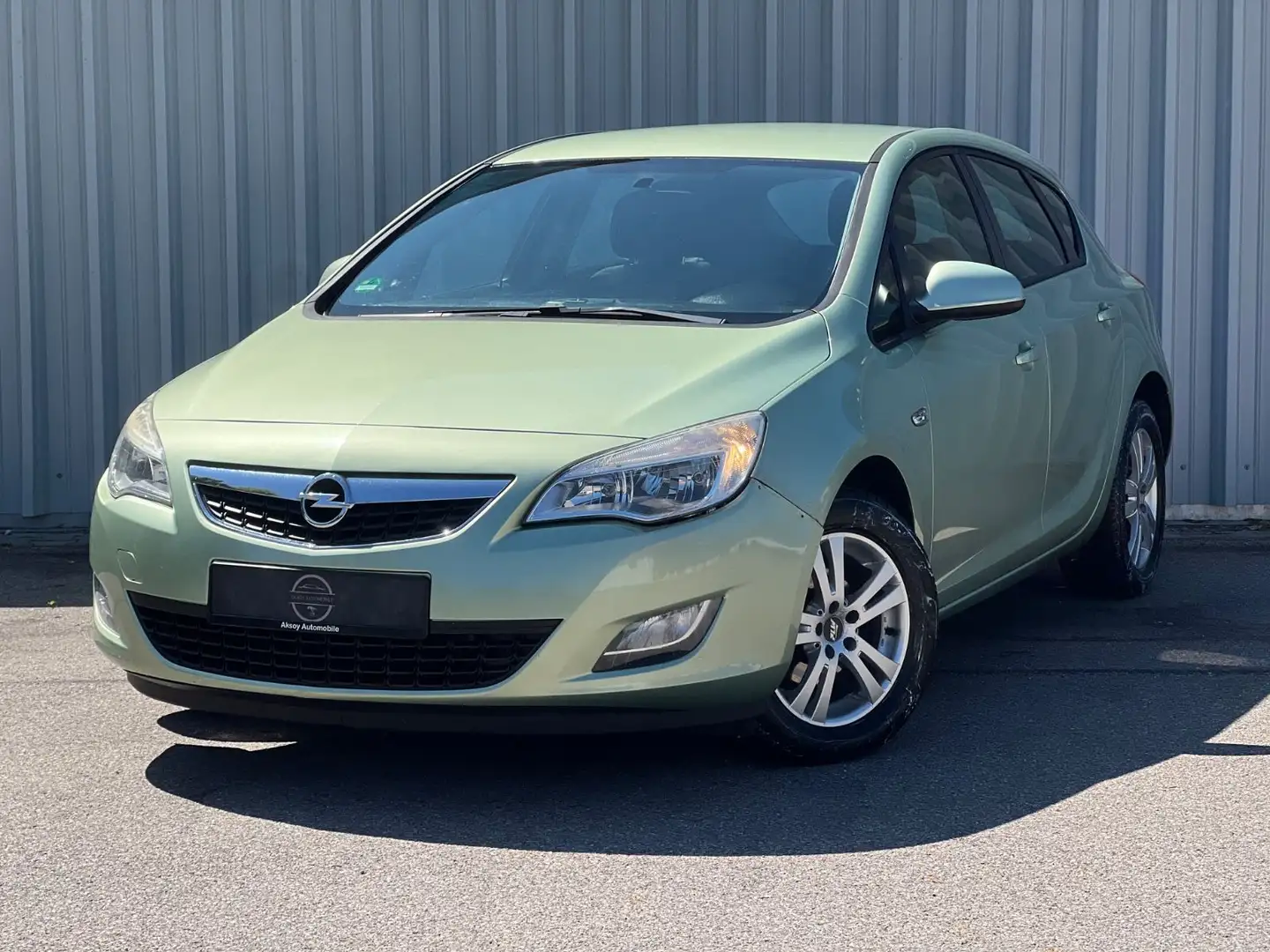 Opel Astra J Lim.  1.4 87PS (*KLIMA*TÜV 02/2027*) Grün - 1