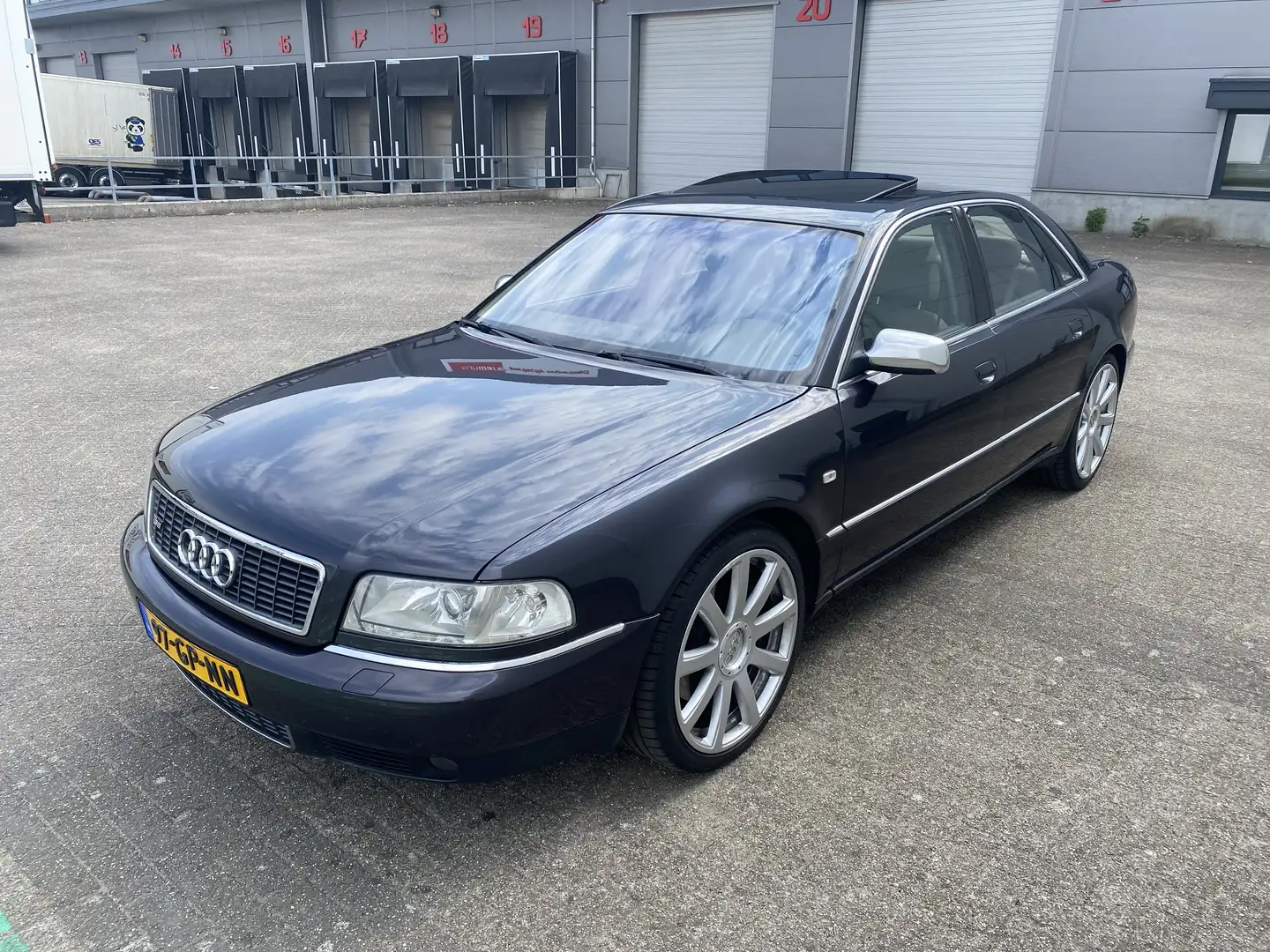 Audi S8 4.2 5V Grijs - 1