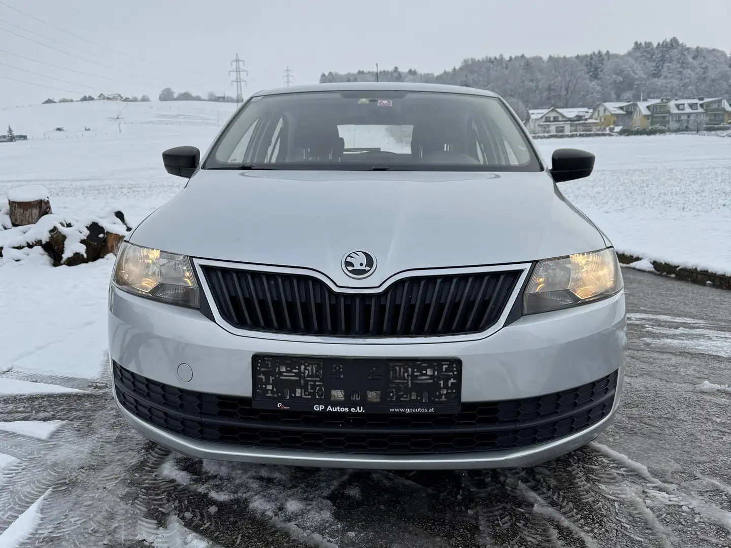 Skoda Rapid/Spaceback 1,2 - Pickerl 02/26 oder vor 400 km NEU. Silber - 2