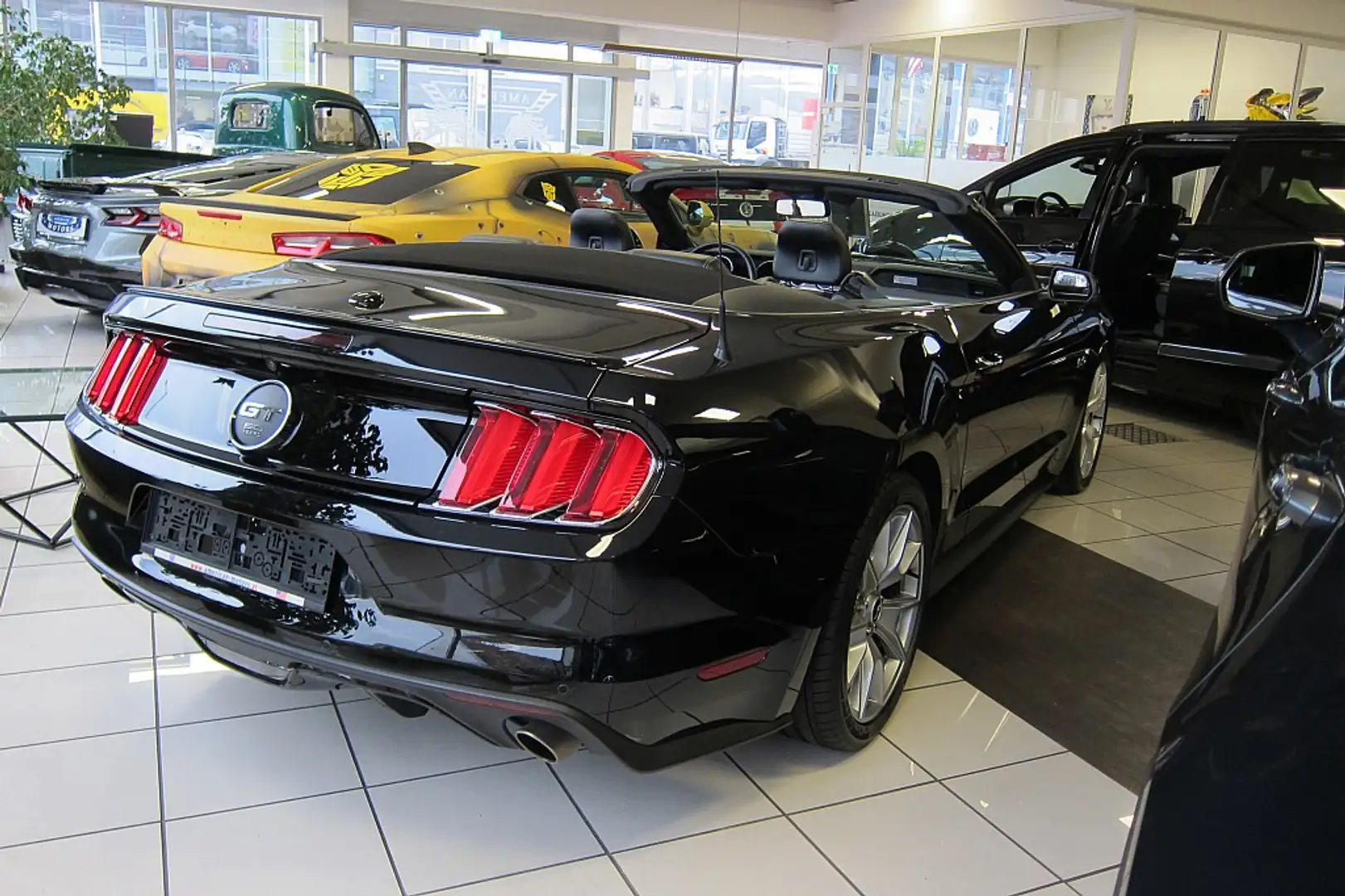 Ford Mustang 5.0 Anniversary Cabriolet Negro - 2