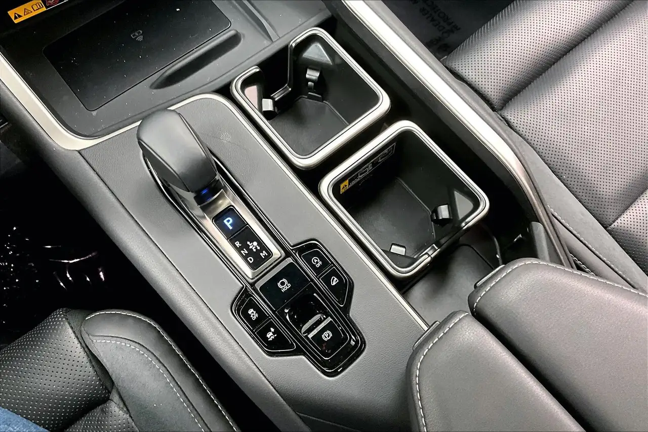 Lexus TX снимка Lexus TX