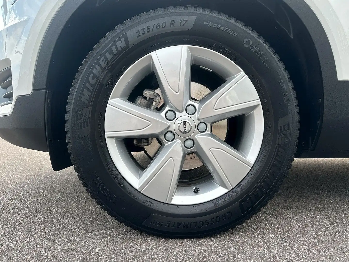 Volvo XC40 T2 Momentum Core LED Weiß - 2