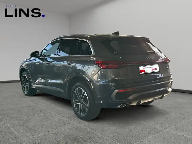 Audi Q5 view 3